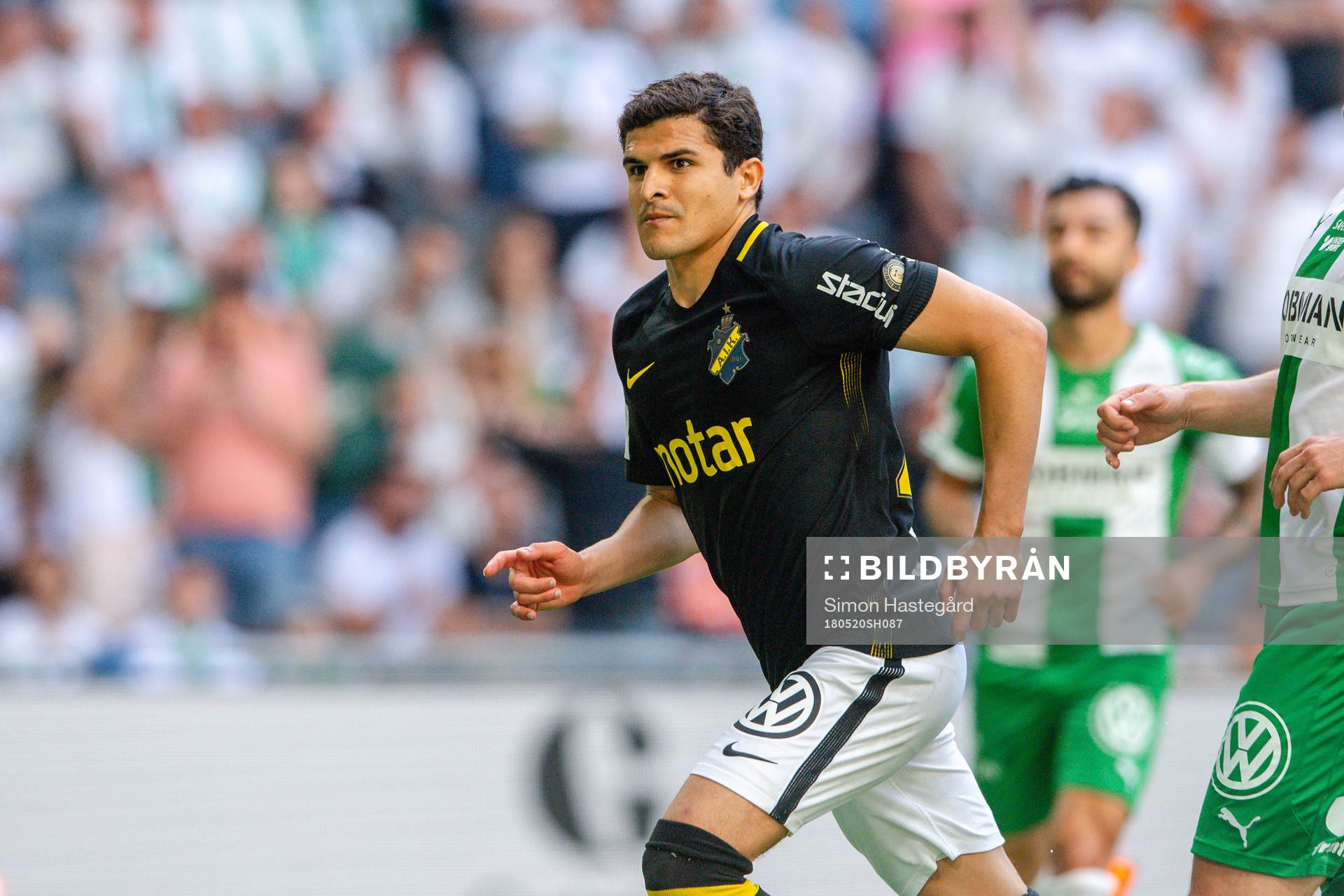 s Tarik Elyounoussi jublar