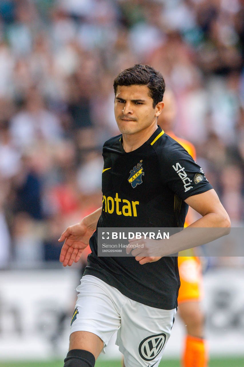 s Tarik Elyounoussi jublar