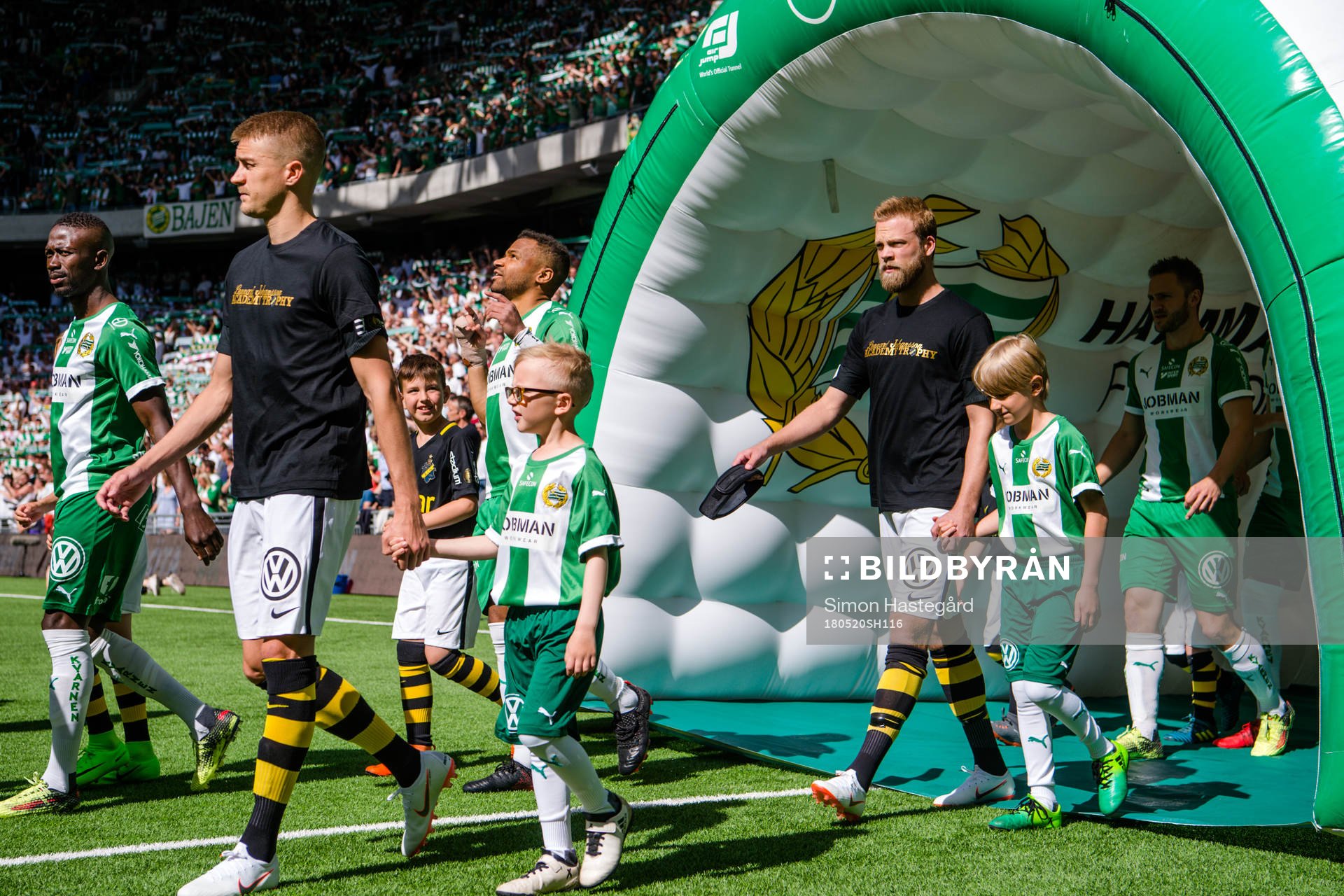 s Rasmus Lindkvist och Daniel Sundgren före