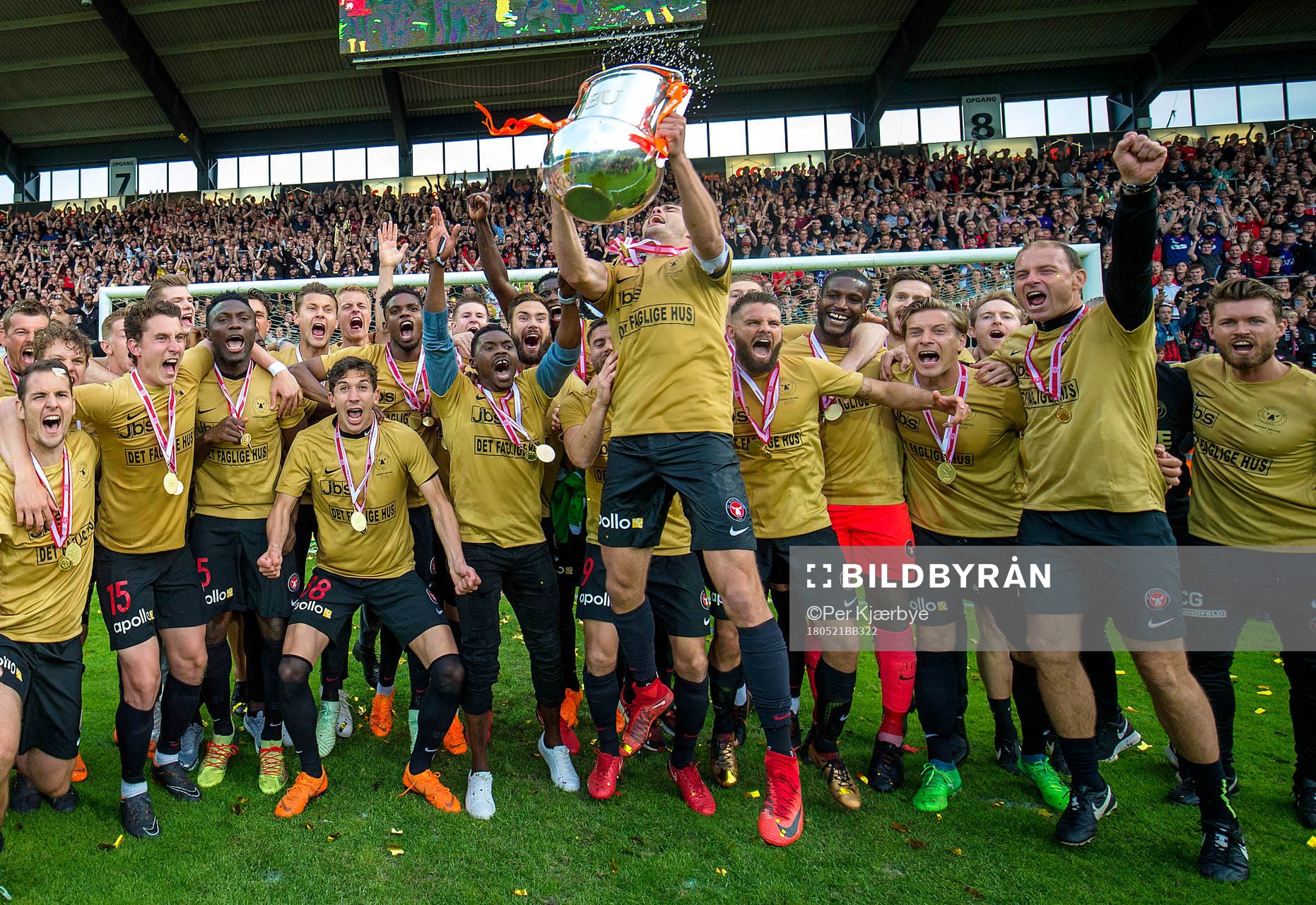 [DK=20180521: Jakob Poulsen, FC Midtjylland jubler sammen