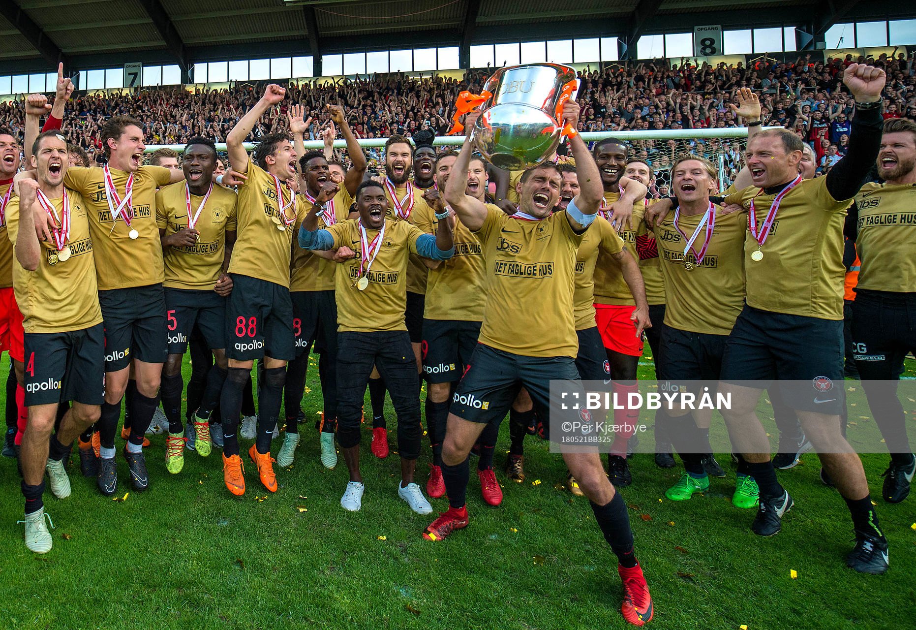 [DK=20180521: Jakob Poulsen, FC Midtjylland jubler sammen