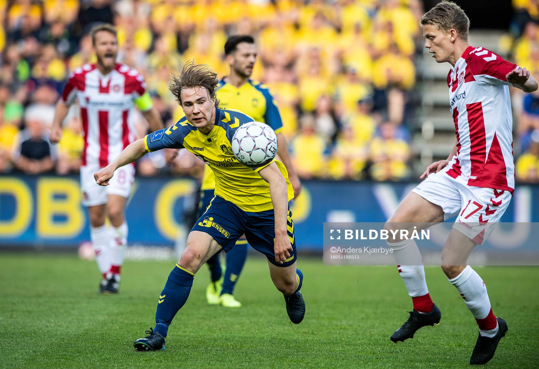 Simon Tibbling (12), Brøndby IF og Kasper Kusk (17), AaB]