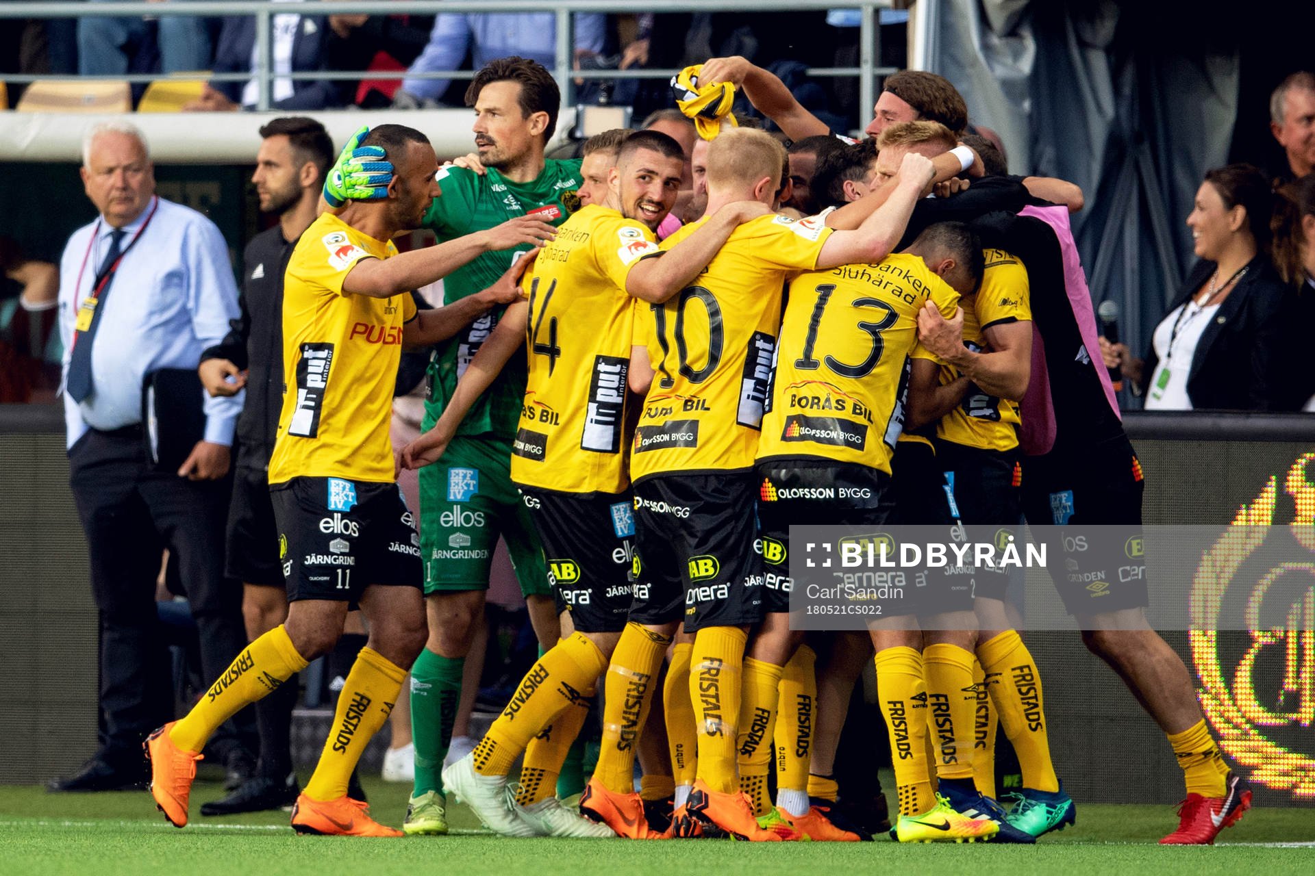 Elfsborgs Per Frick jublar med lagkamrater