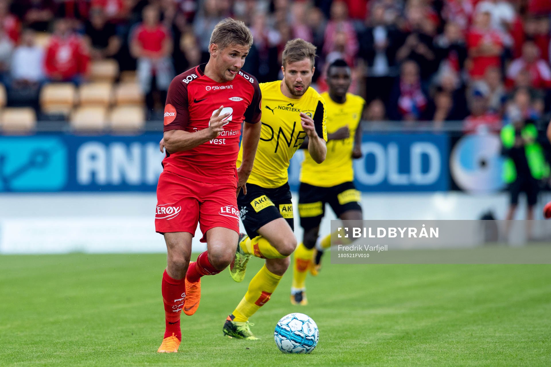 Steffen Lie Skålevik of Brann and Simen Rafn of Lillestrøm
