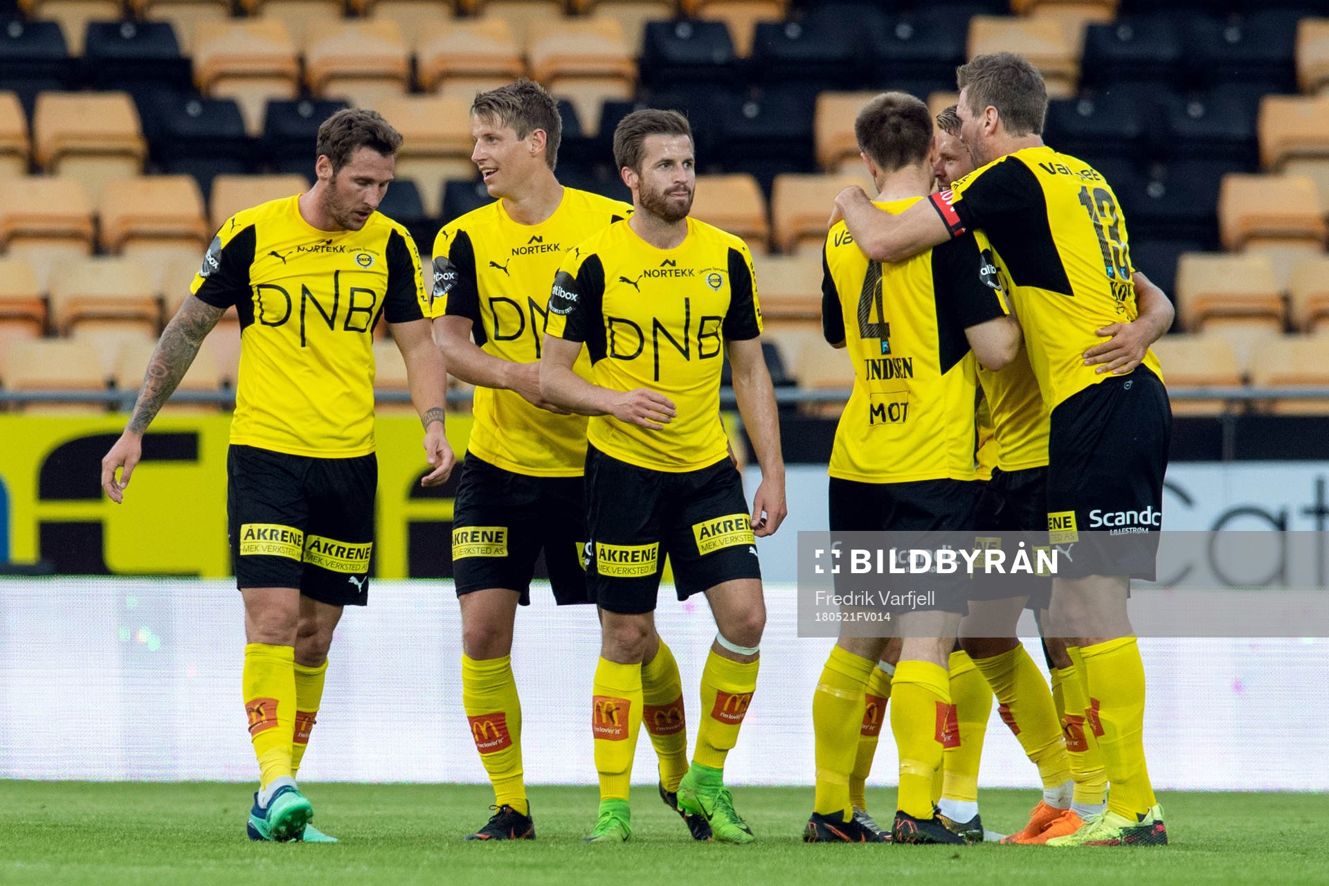 Ifeanyi Mathew of Lillestrøm celebrates with his teammates
