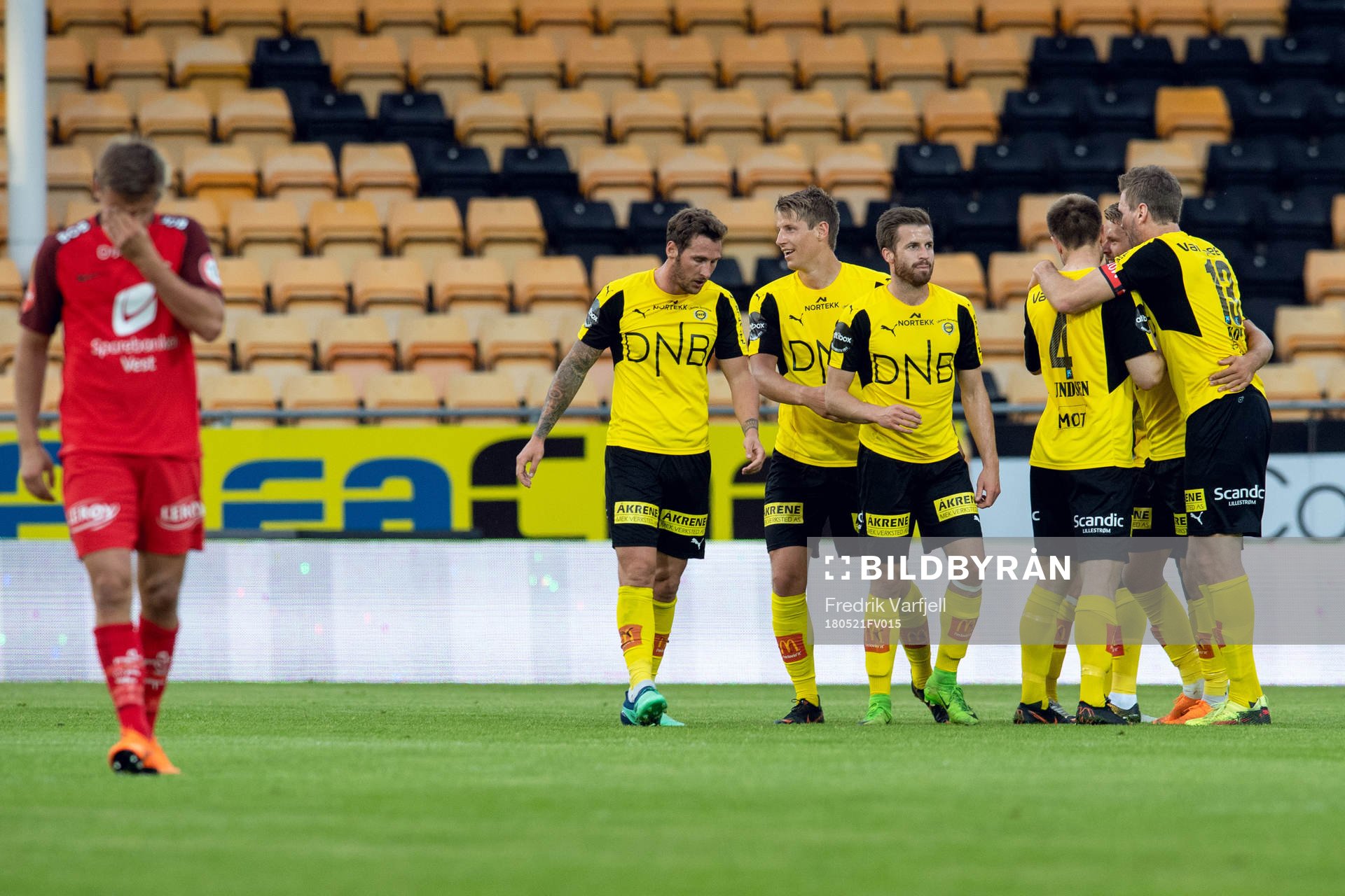 Ifeanyi Mathew of Lillestrøm celebrates with his teammates