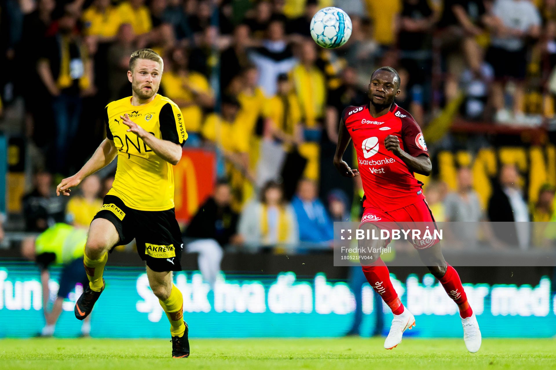 Marius Amundsen of Lillestrøm and Gilbert Koomson of Brann