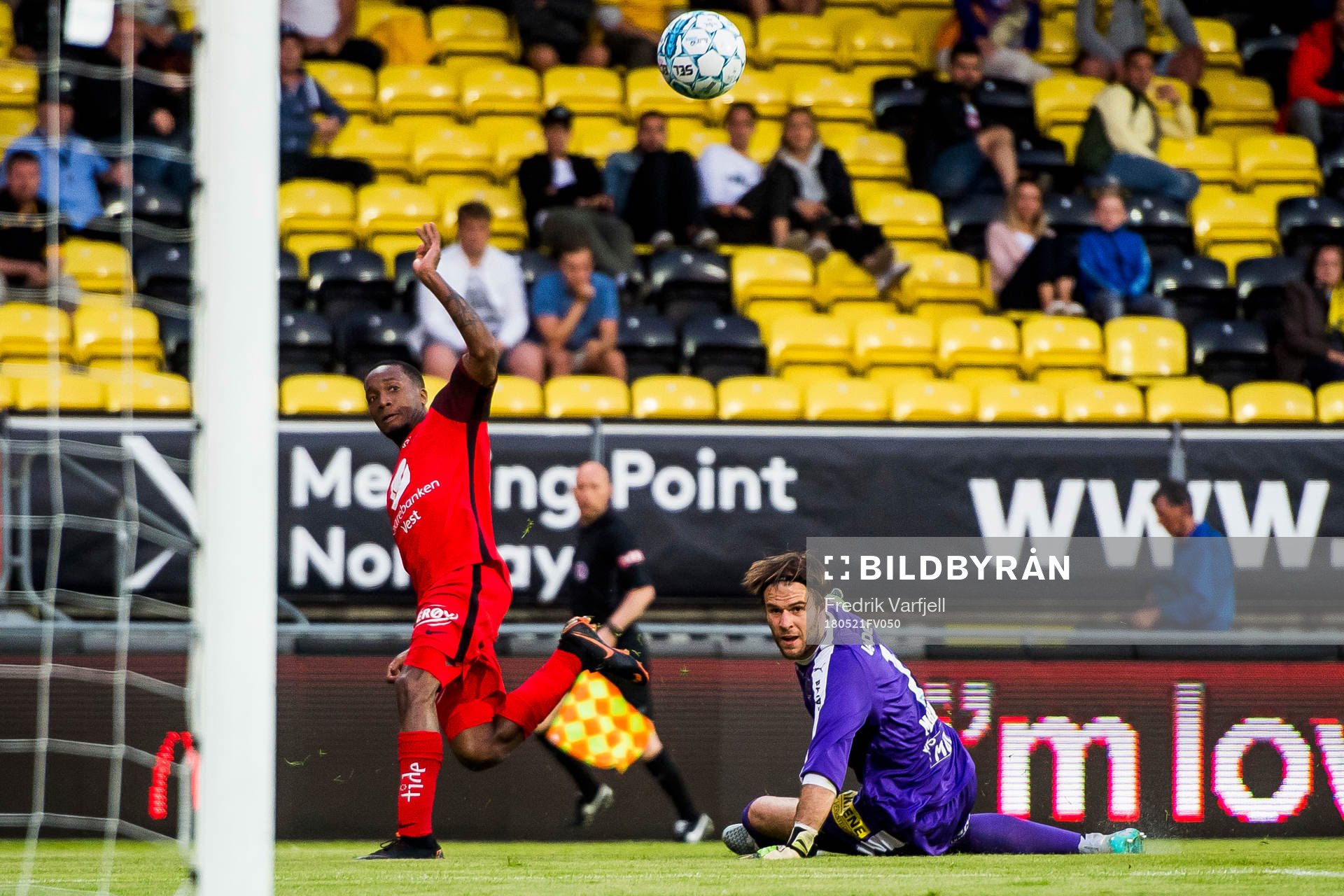 Ludcinio Marengo of Brann scores 1-1 behind goalkeeper