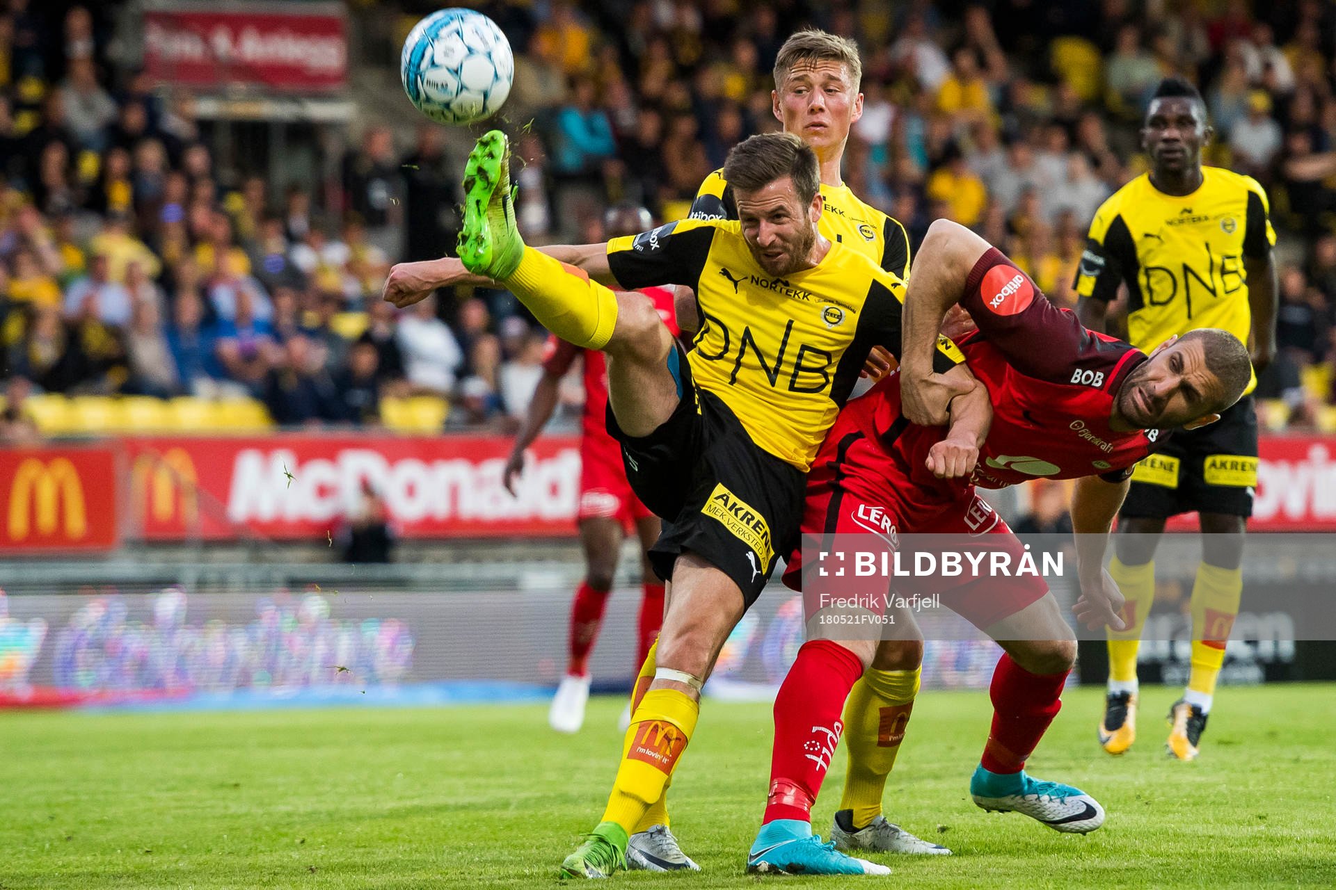 Aleksander Melgalvis of Lillestrøm and Azar Karadas of Brann during the Eliteserien match between Lillestrøm and Brann on May 21, 2018 in Lillestrøm. 