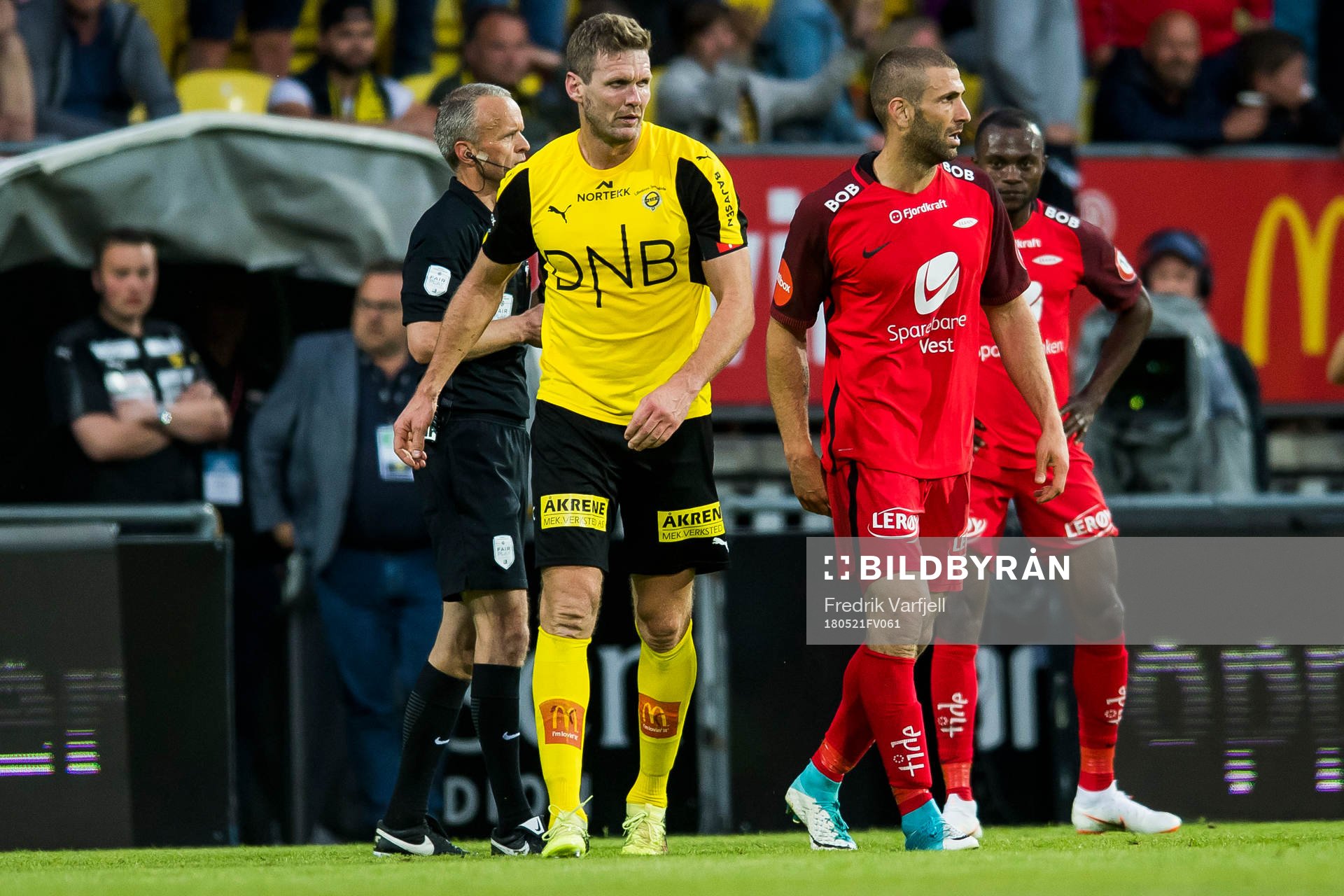 Frode Kippe of Lillestrøm and Azar Karadas of Brann