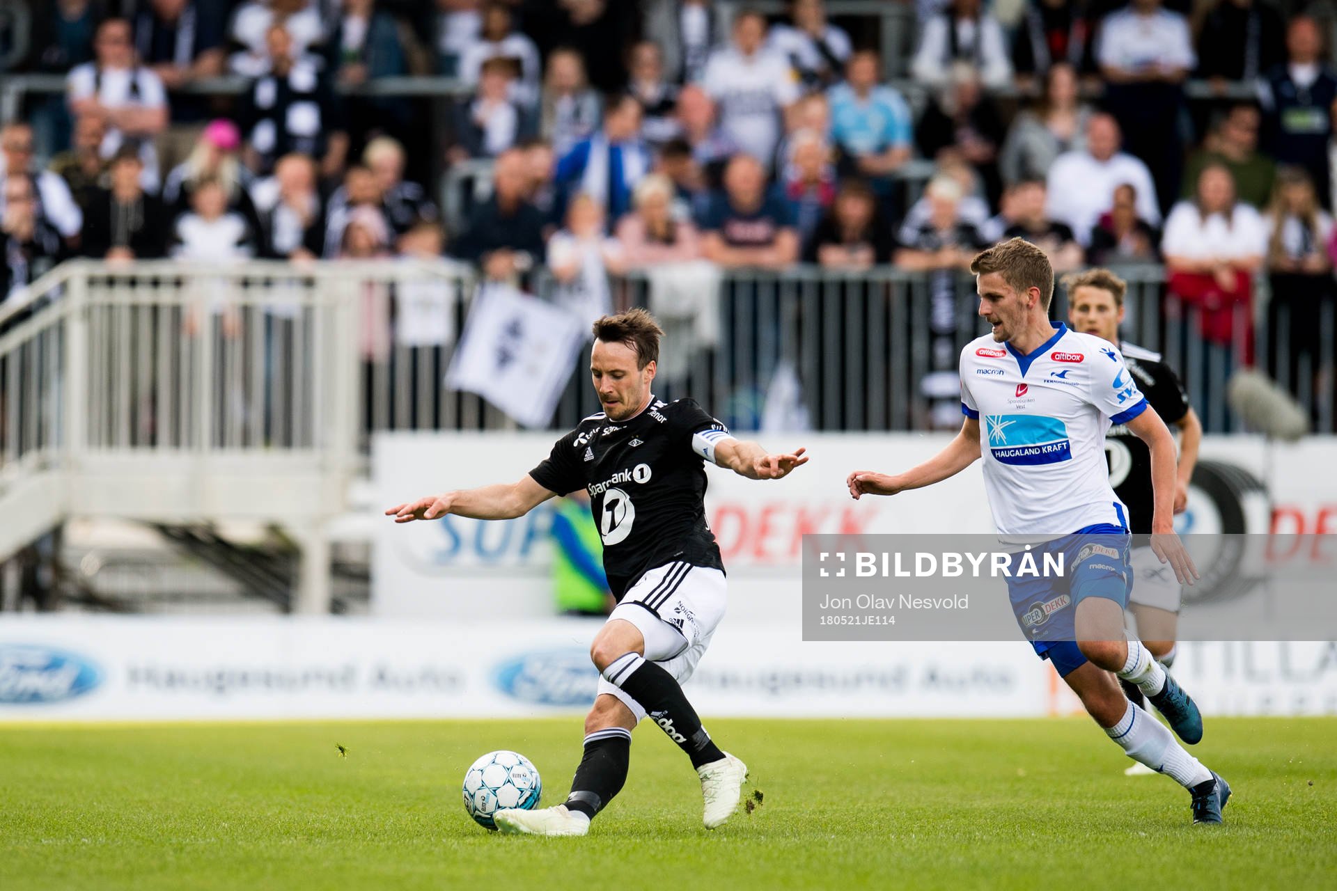 Mike Jensen of Rosenborg and Torbjørn Kallevåg of
