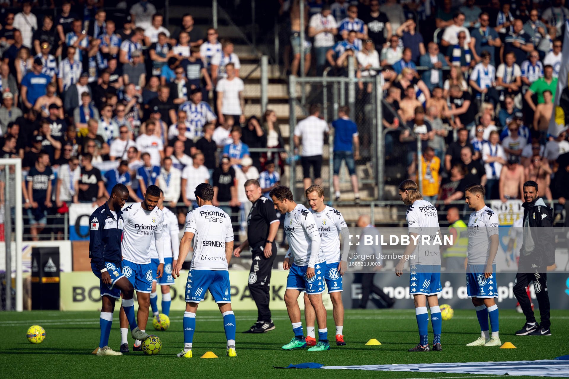 IFK Göteborgs värmer upp framför sina supportrar