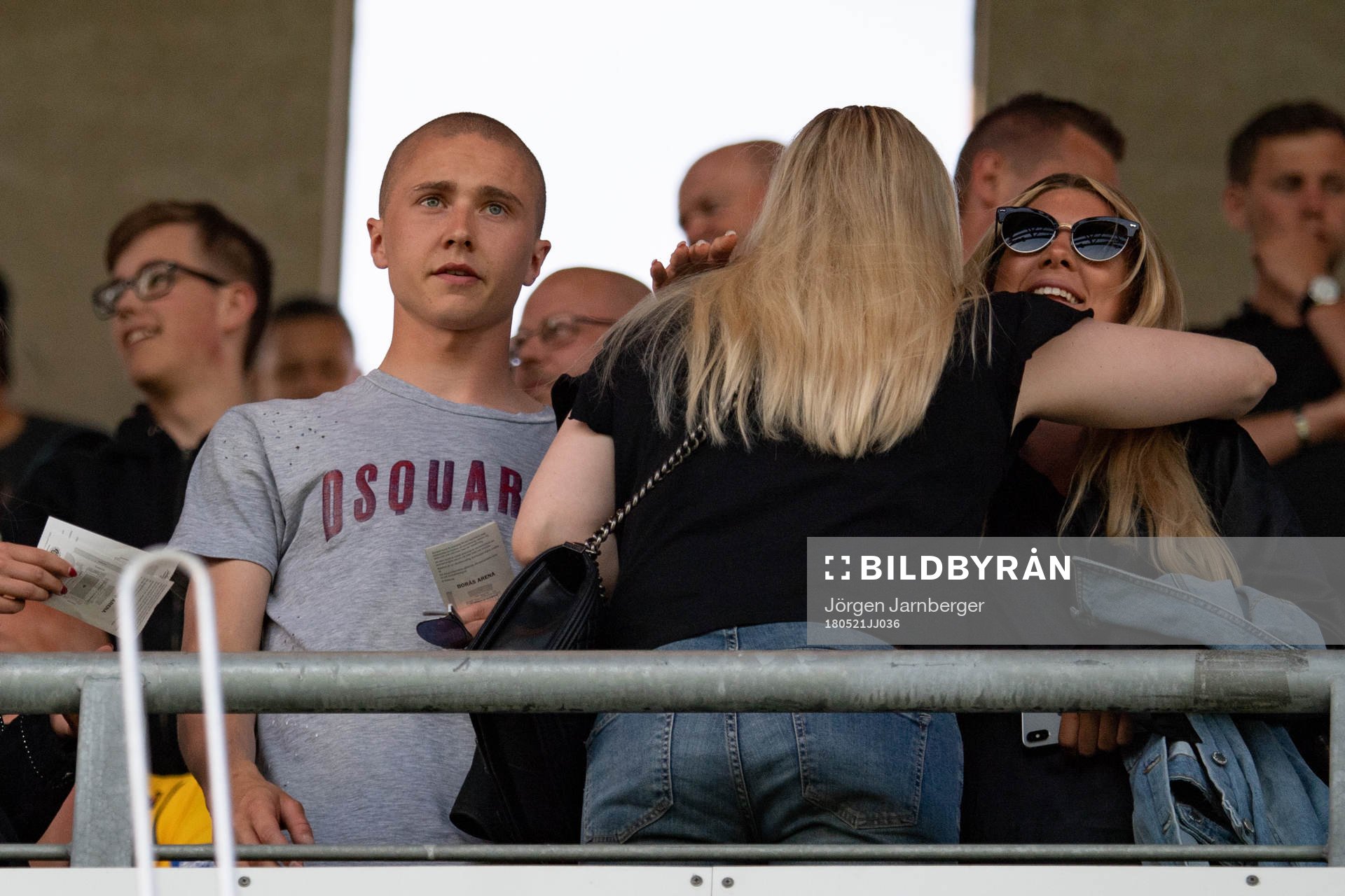 Förre Elfsborgs spelaren sebastian Holmén på läktaren