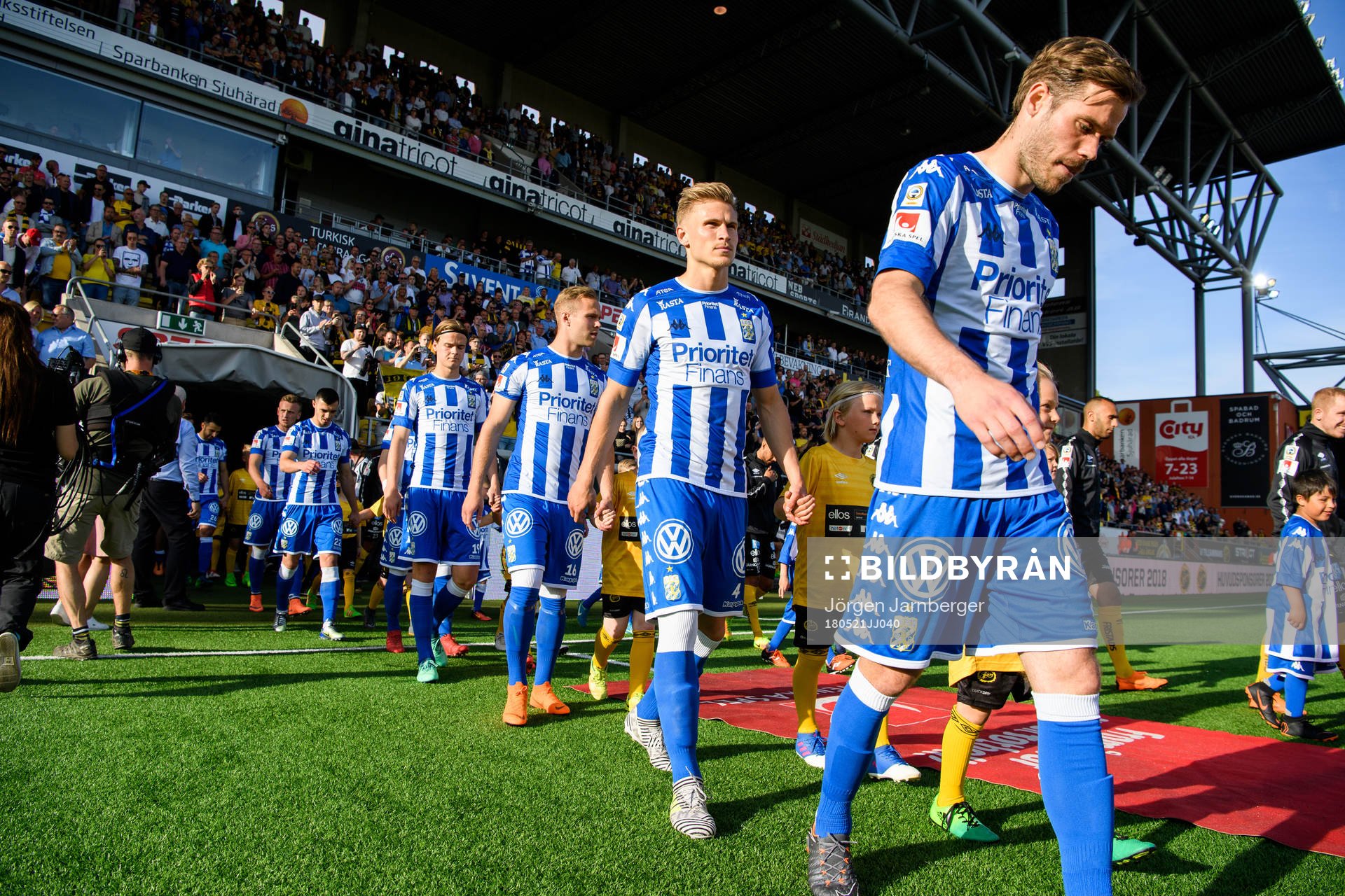 IFK Göteborgs spelarna kommer in på Borås arena