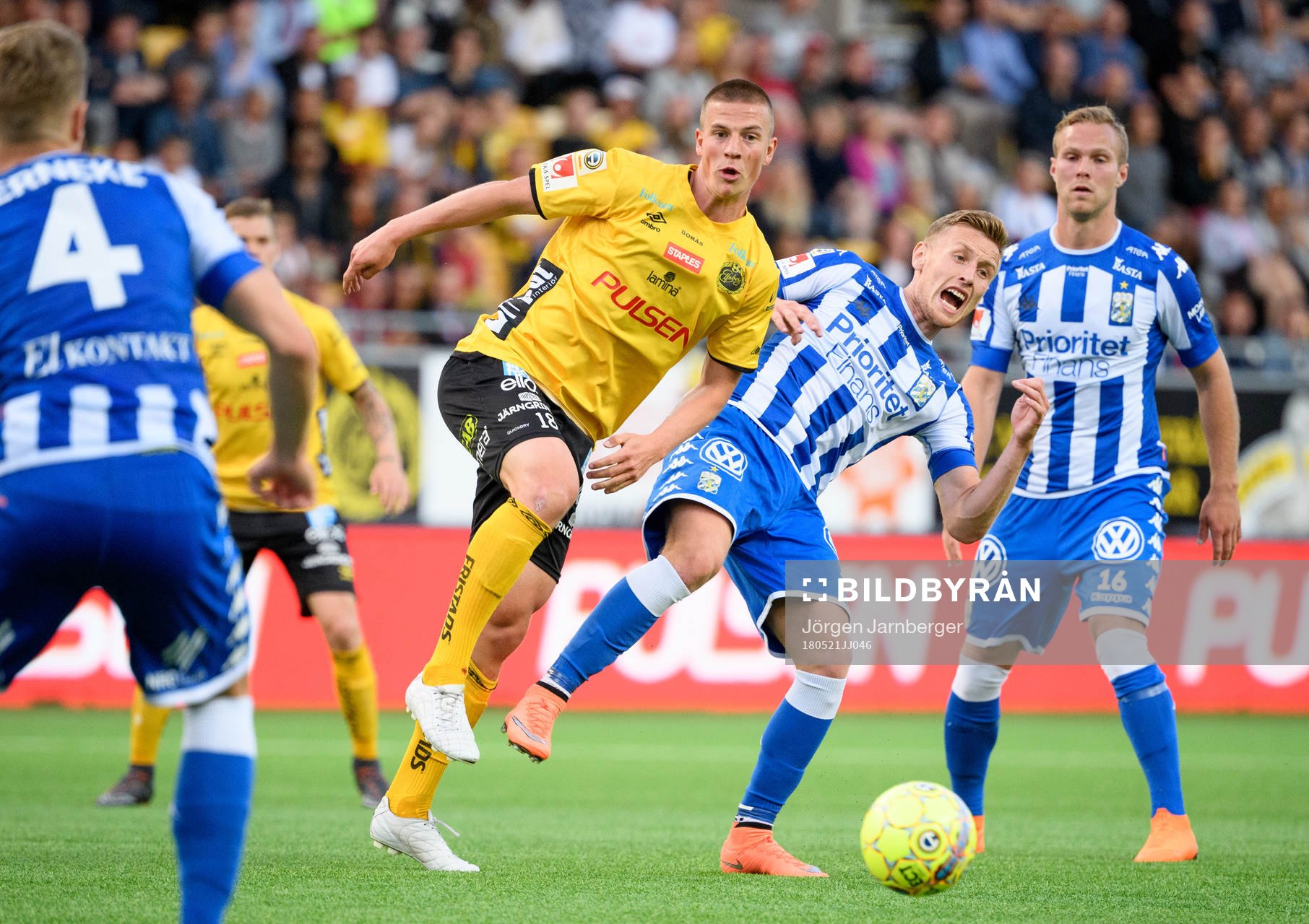Elfsborgs Simon Olsson och IFK Göteborgs Sebastian Ohlsson