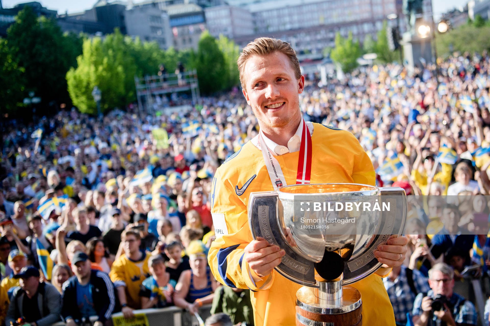Gustav Nyquist firar VM-guldet i Kungsträdgården dagen