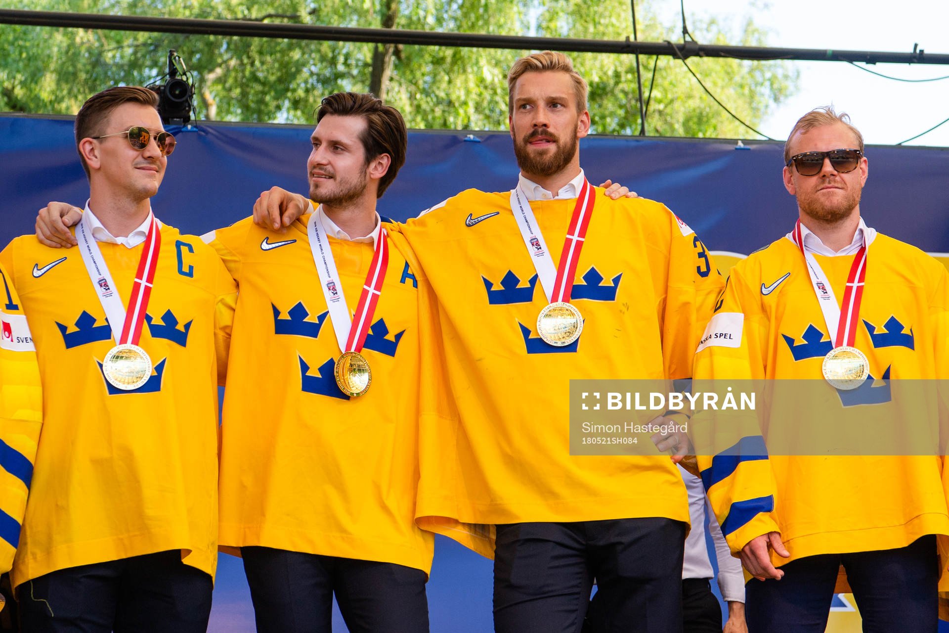 Mikael Backlund , Oliver Ekman Larsson målvakt Anders