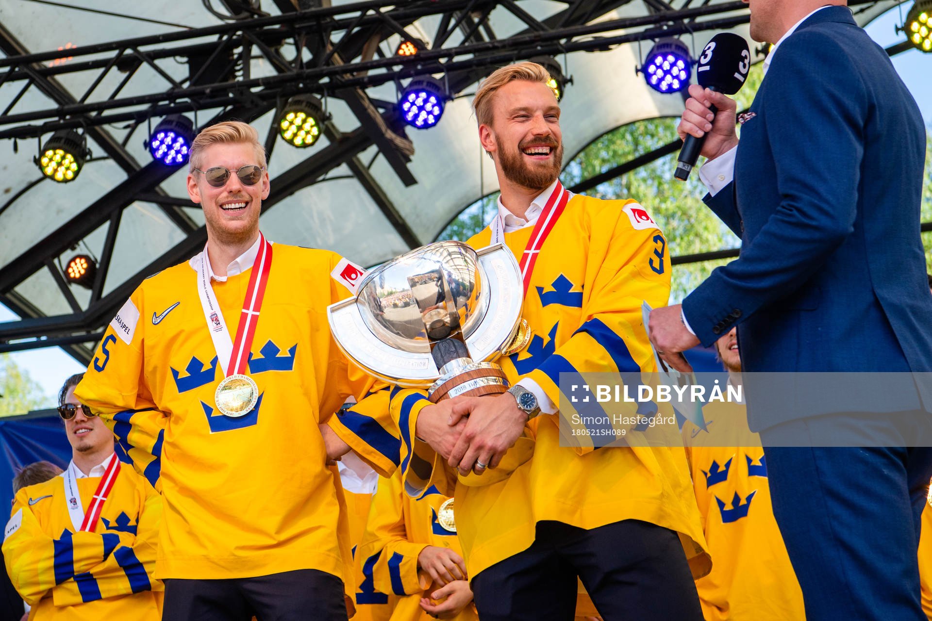 målvakt Magnus Hellberg och målvakt Anders Nilsson firar