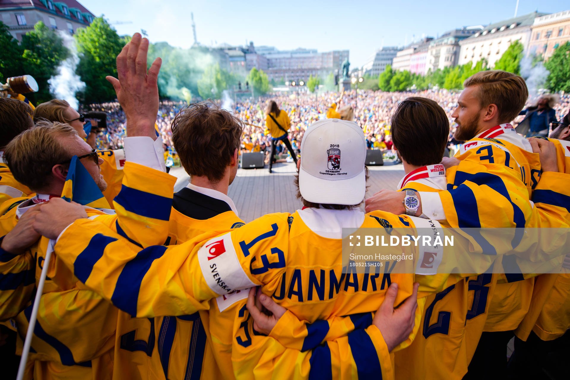 Mattias Janmark firar VM-guldet i Kungsträdgården dagen