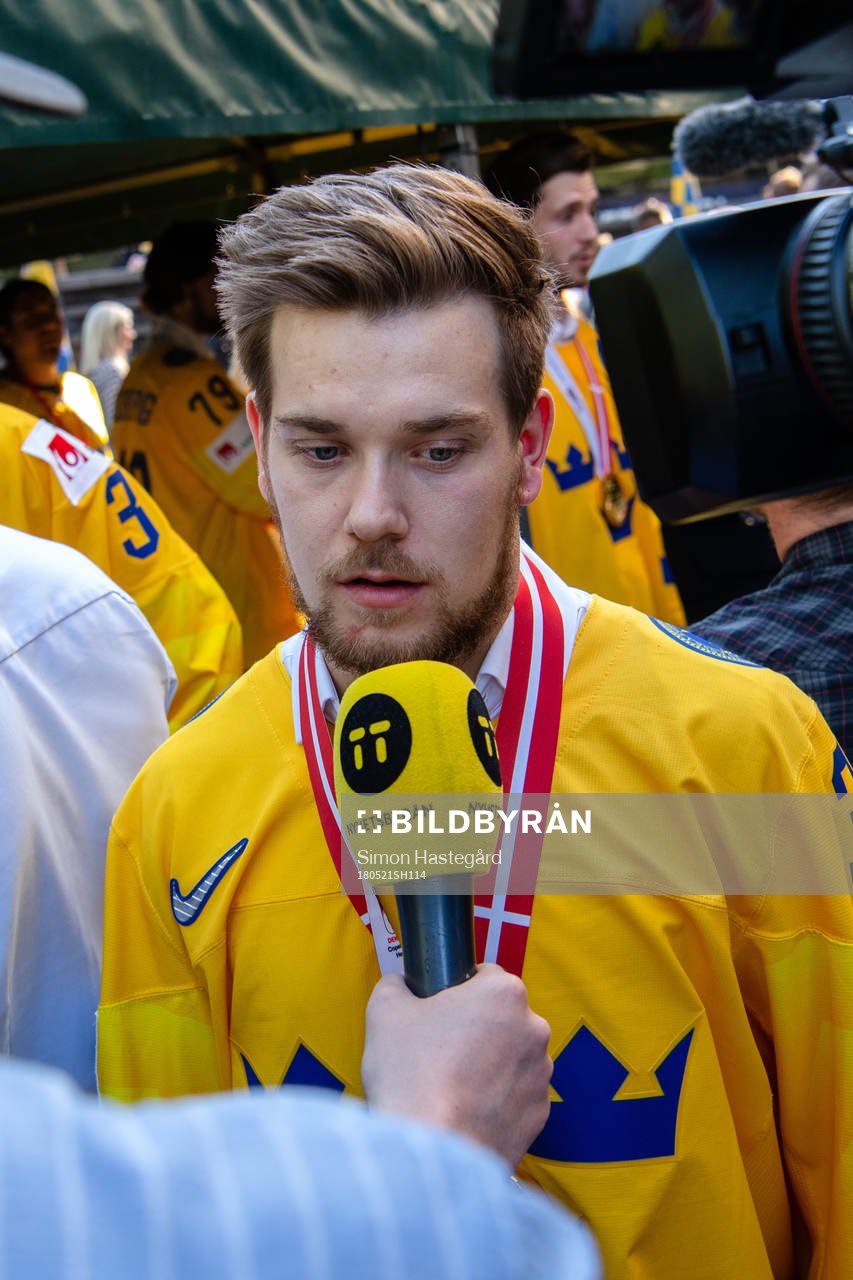 Viktor Arvidsson  blir intervjuad