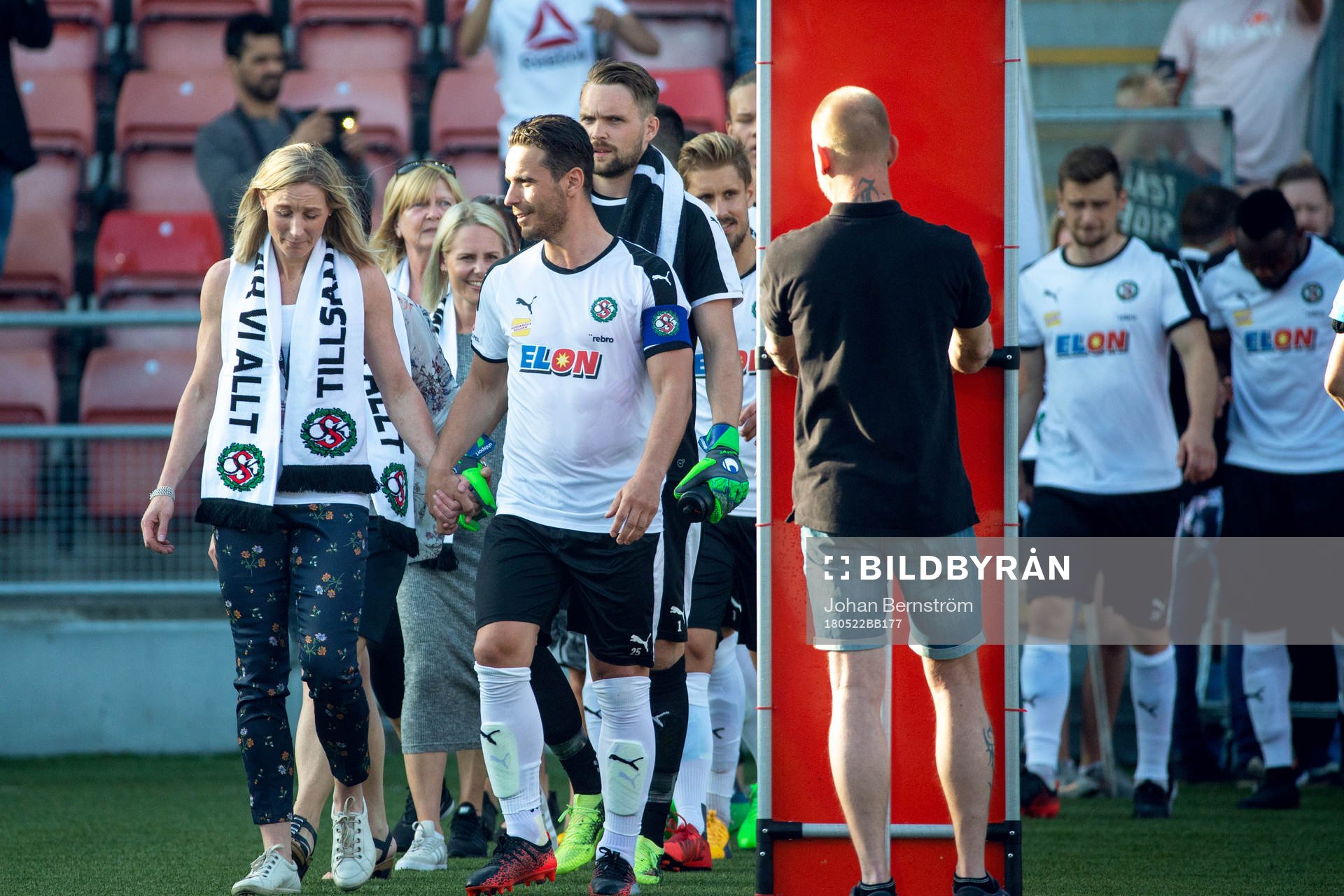 Örebros Nordin Gerzic går ut med en annan mamma