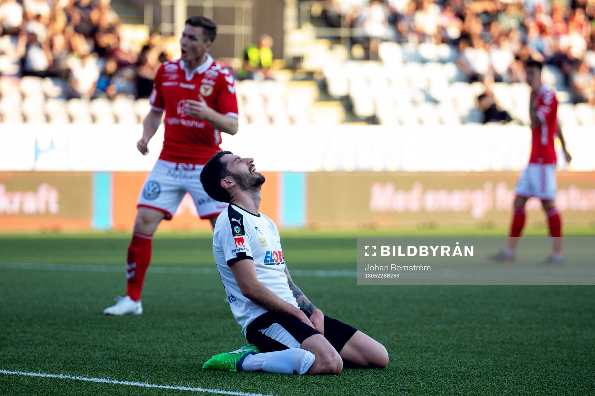 Örebros Filip Rogic deppar