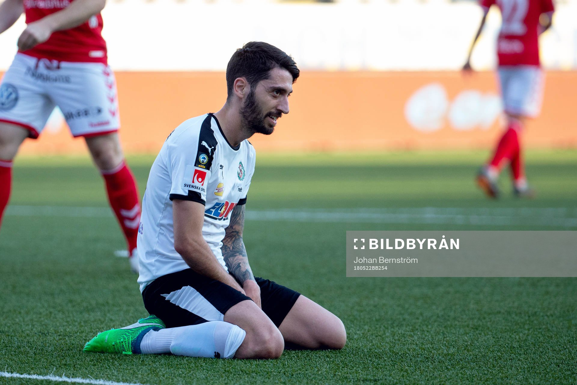 Örebros Filip Rogic deppar