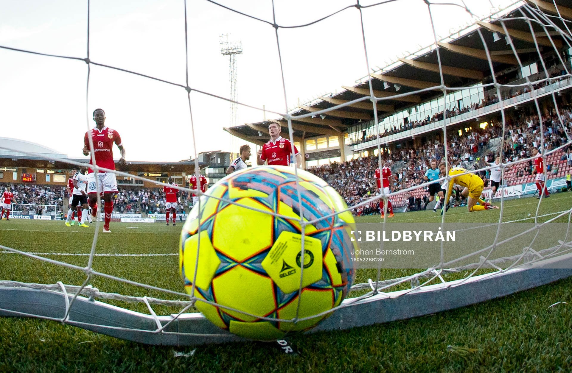 Örebros Filip Rogic gör 2-1 och Kalmarspelarna och