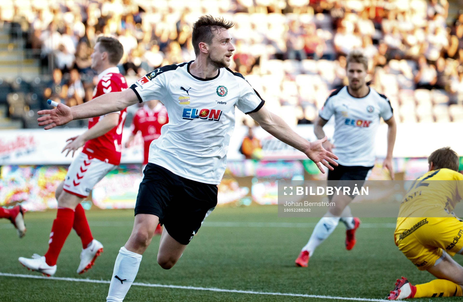 Örebros Filip Rogic gör 2-1 och jublar