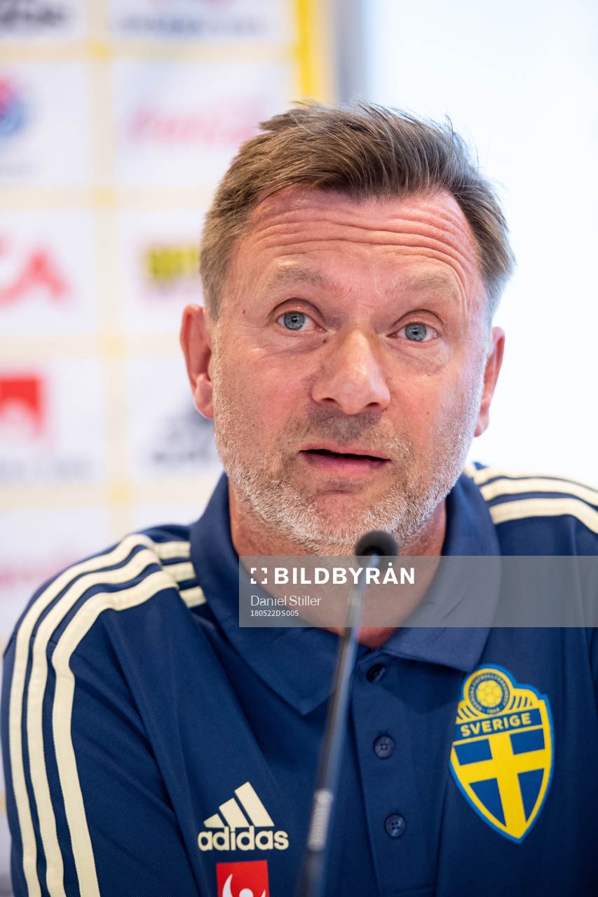 Damlandslagets förbundskapten Peter Gerhardsson