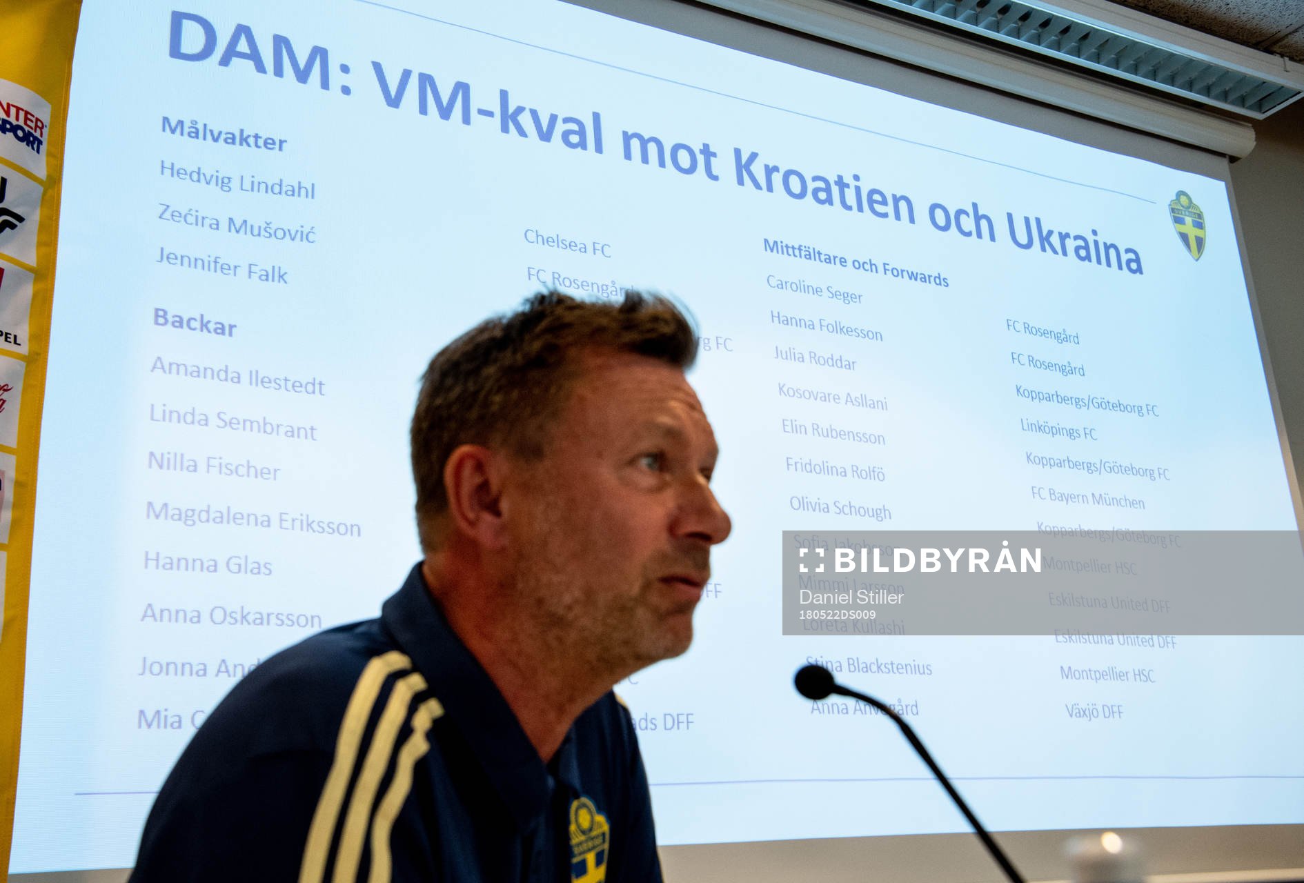 Sveriges förbundskapten Peter Gerhardsson presenterar