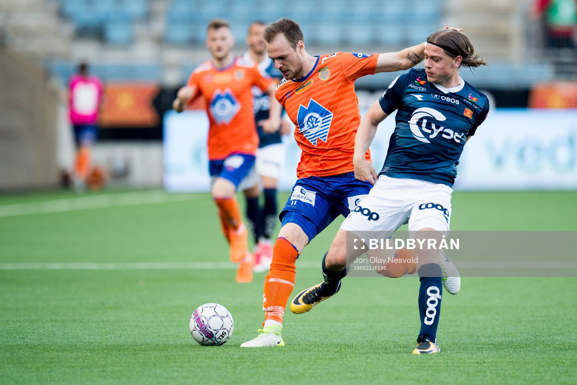 Aron Elís Thrándarson of Aalesund and Julian Ryerson of
