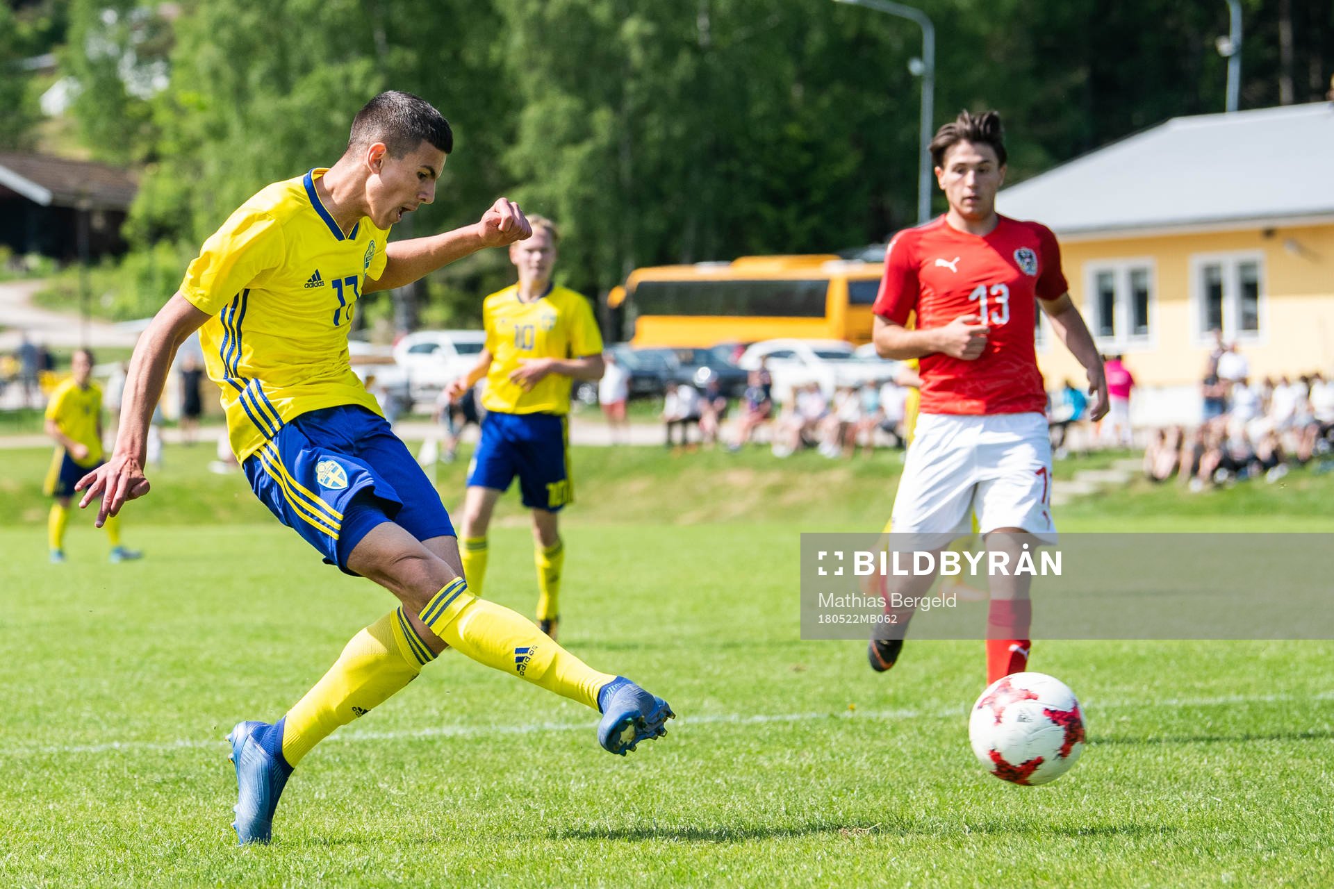 Sveriges Hussein Ali skjuter