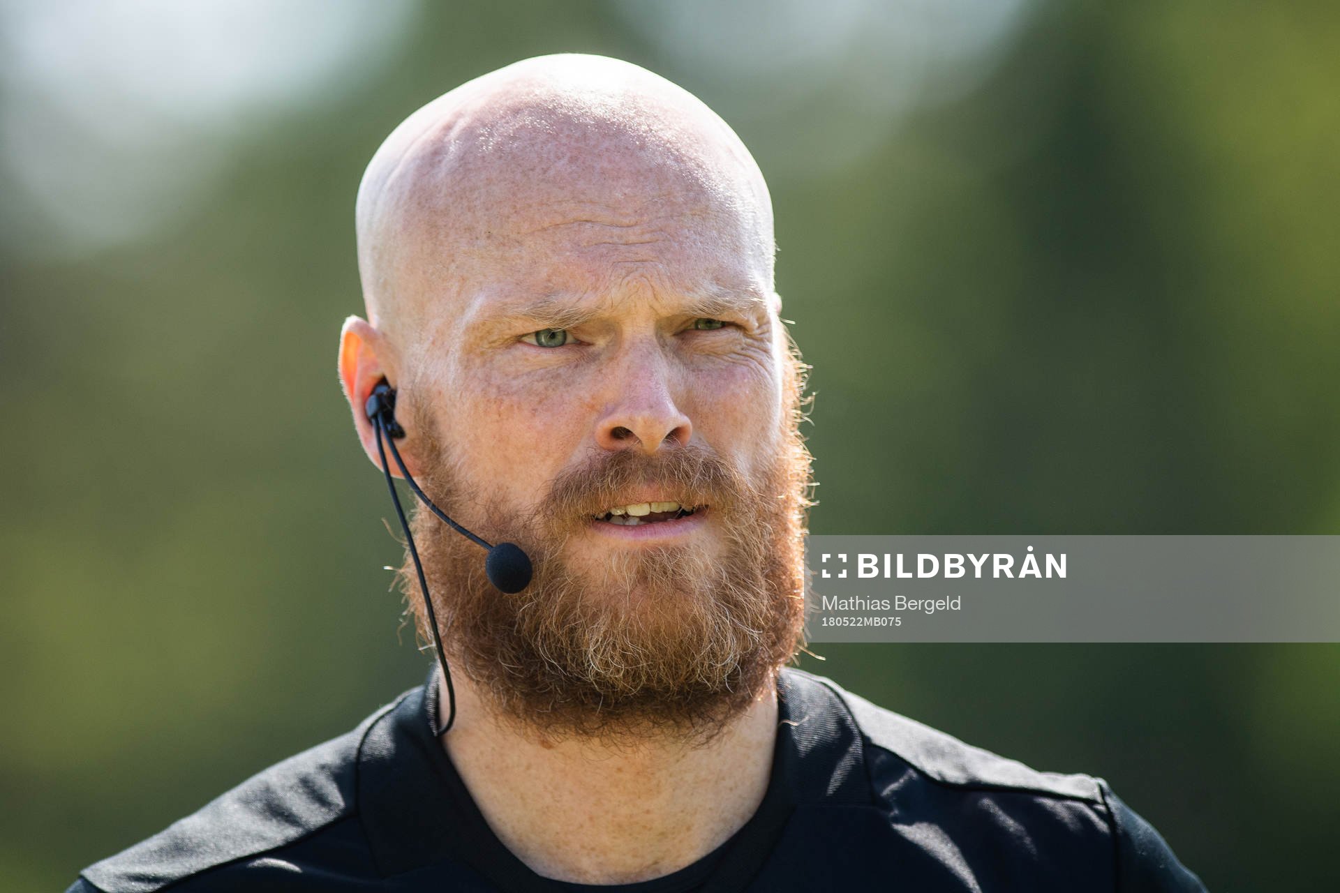 Assisterande domare Per Uppsäll under fotbollsmatchen i fyrnationersturneringen mellan Österrike och Sverige den 22 Maj 2018 i Henån.