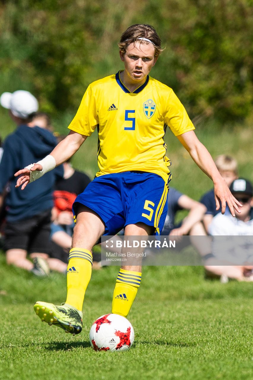Sveriges Niclas Bergmark under fotbollsmatchen i fyrnationersturneringen mellan Österrike och Sverige den 22 Maj 2018 i Henån.