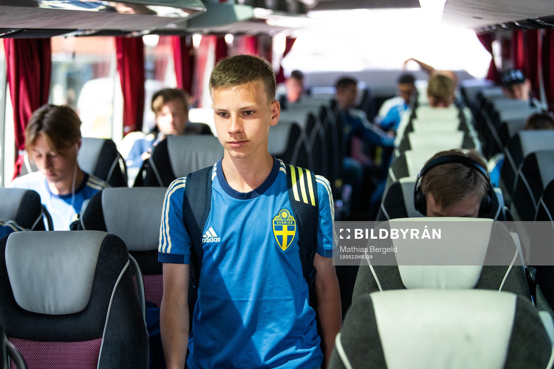 Sveriges Lucas Kåhed på bussen