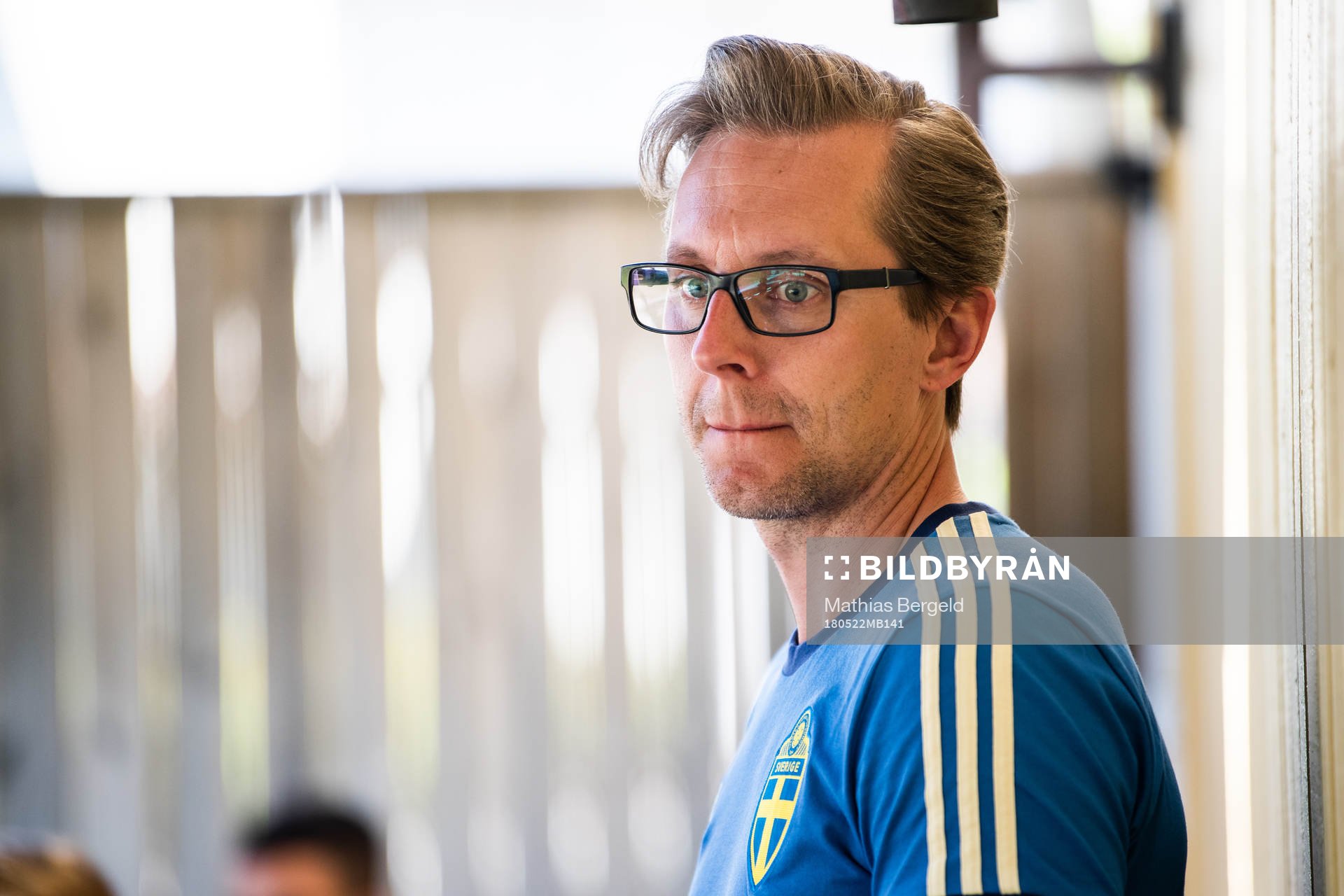 Sveriges förbundskapten Christofer Augustsson pratar