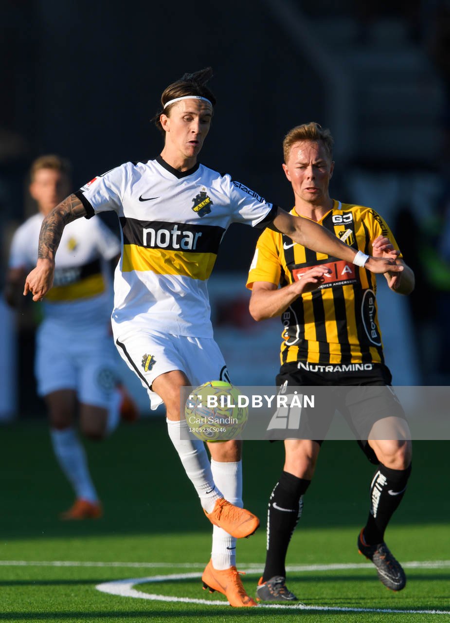 s Kristoffer Olsson och Häckens Adam Andersson