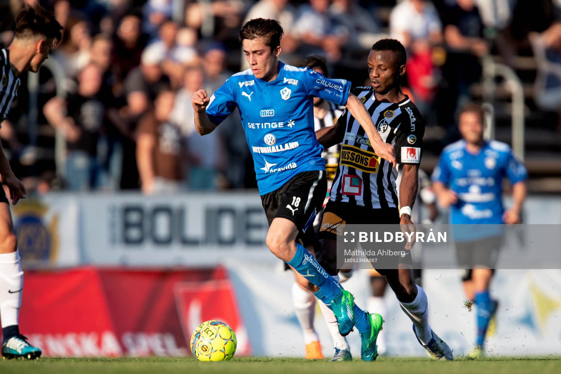 Halmstads Emil Tot Wikström och Landskronas Monday Samuel