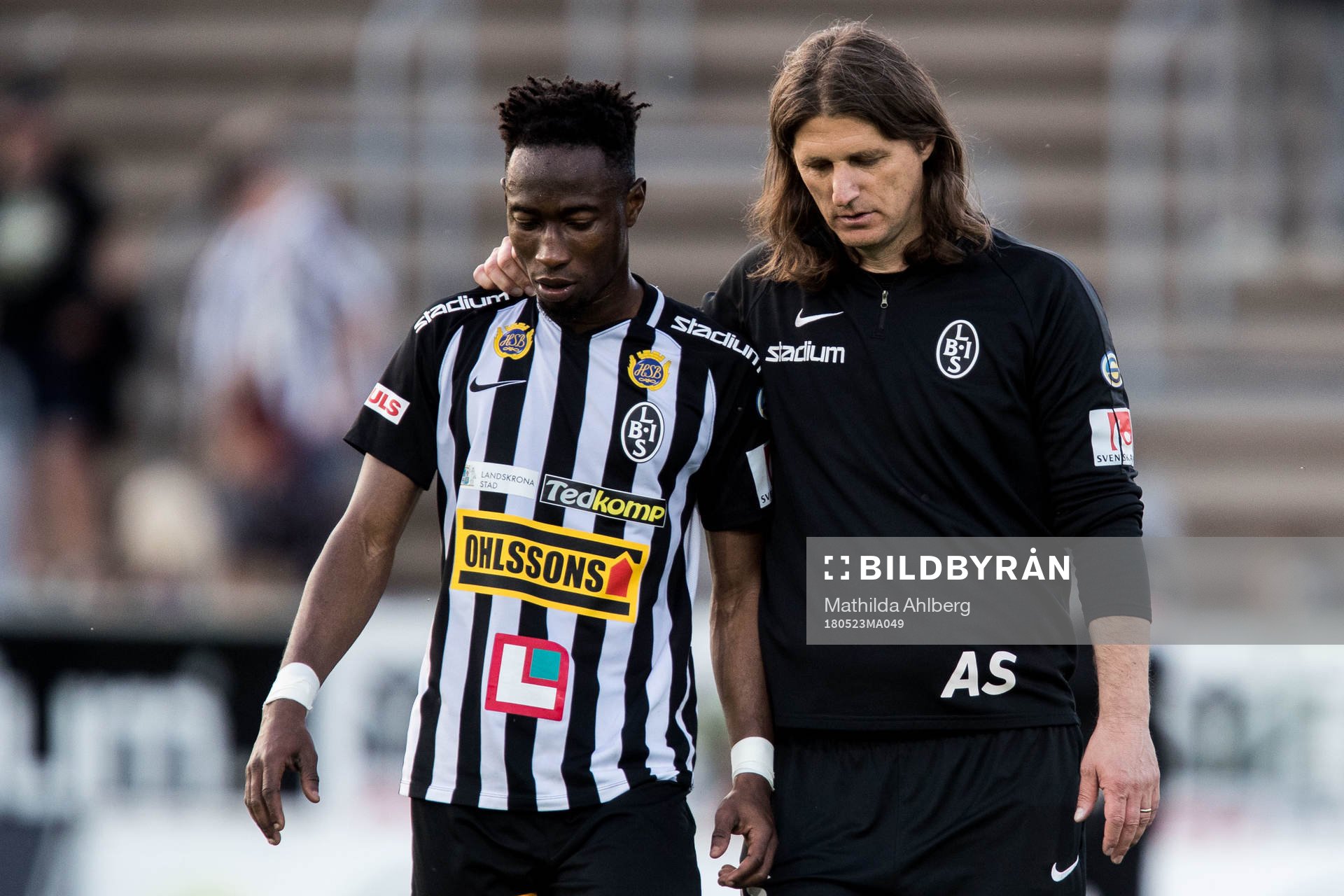 Landskronas Karim Sadat och tränare Agim Sopi under fotbollsmatchen i Superettan mellan Landskrona och Halmstad den 23 maj 2018 i Landskrona.
