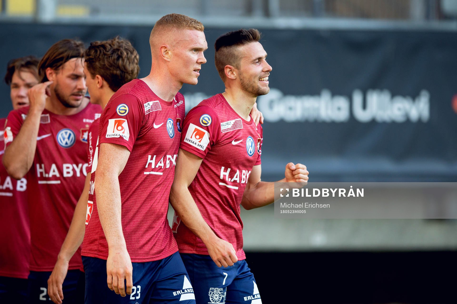 Örgrytes Daniel Sliper jublar med lagkamrater efter 1-0 under fotbollsmatchen i Superettan mellan Örgryte och Värnamo den 23 maj 2018 i Göteborg.