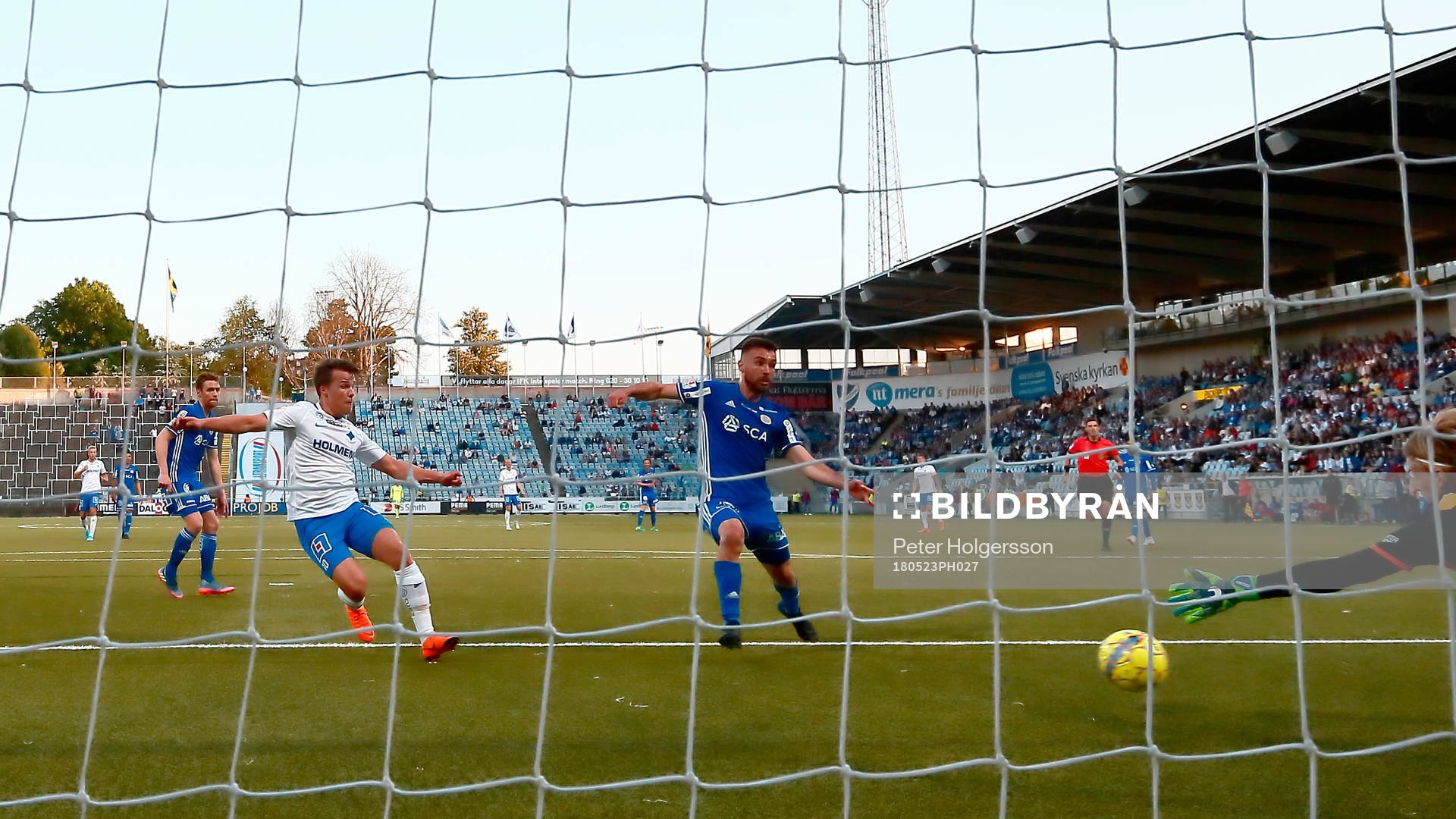 Norrköpings Simon Skrabb  gör mål 1-0