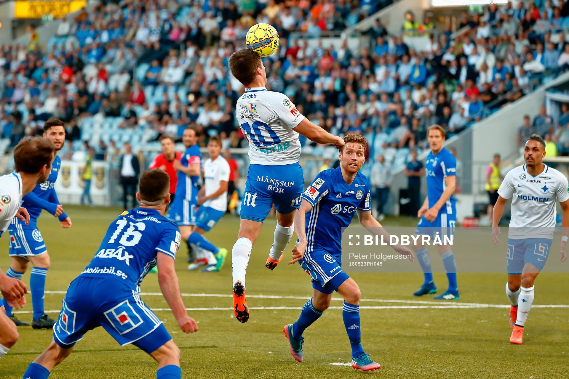 Norrköpings Simon Skrabb nickar