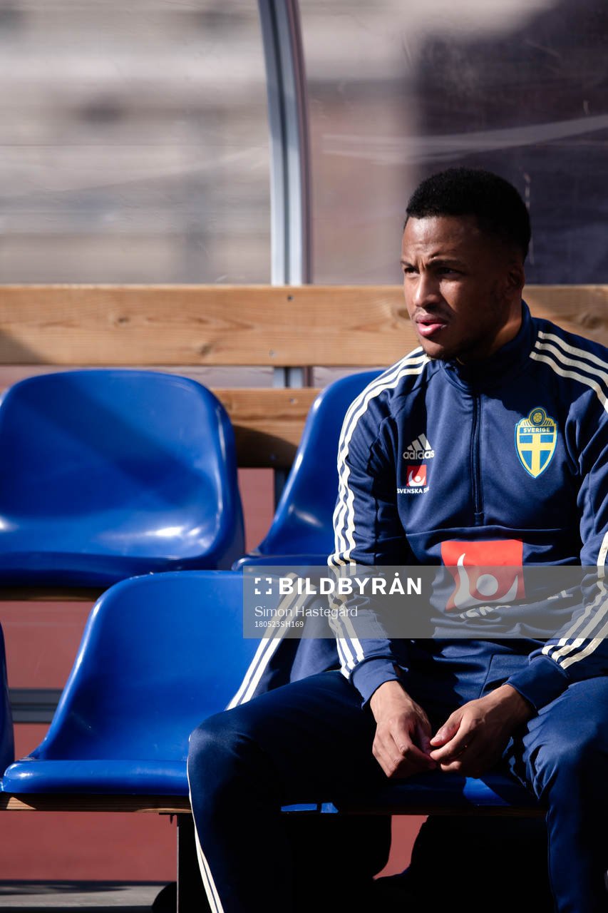Martin Olsson på bänken