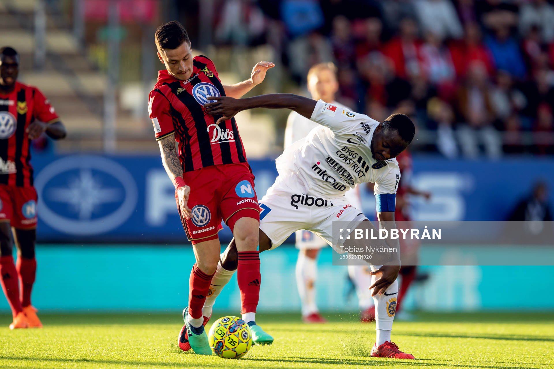 Östersunds Jamie Hopcutt och Sirius Moses Ogbu