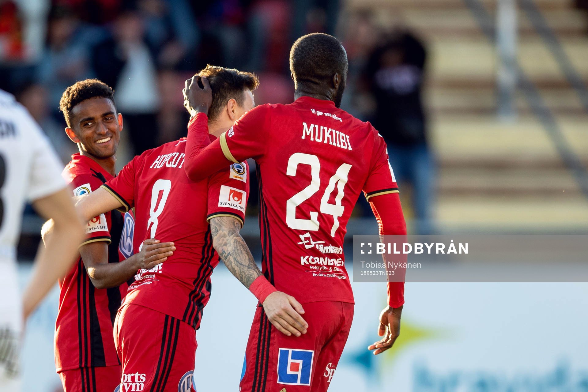 Östersunds Jamie Hopcutt jublar med lagkamrater