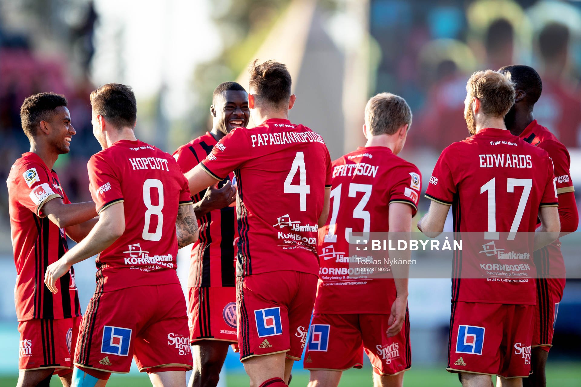 Östersunds Sotirios Papagiannopoulos jublar med lagkamrater