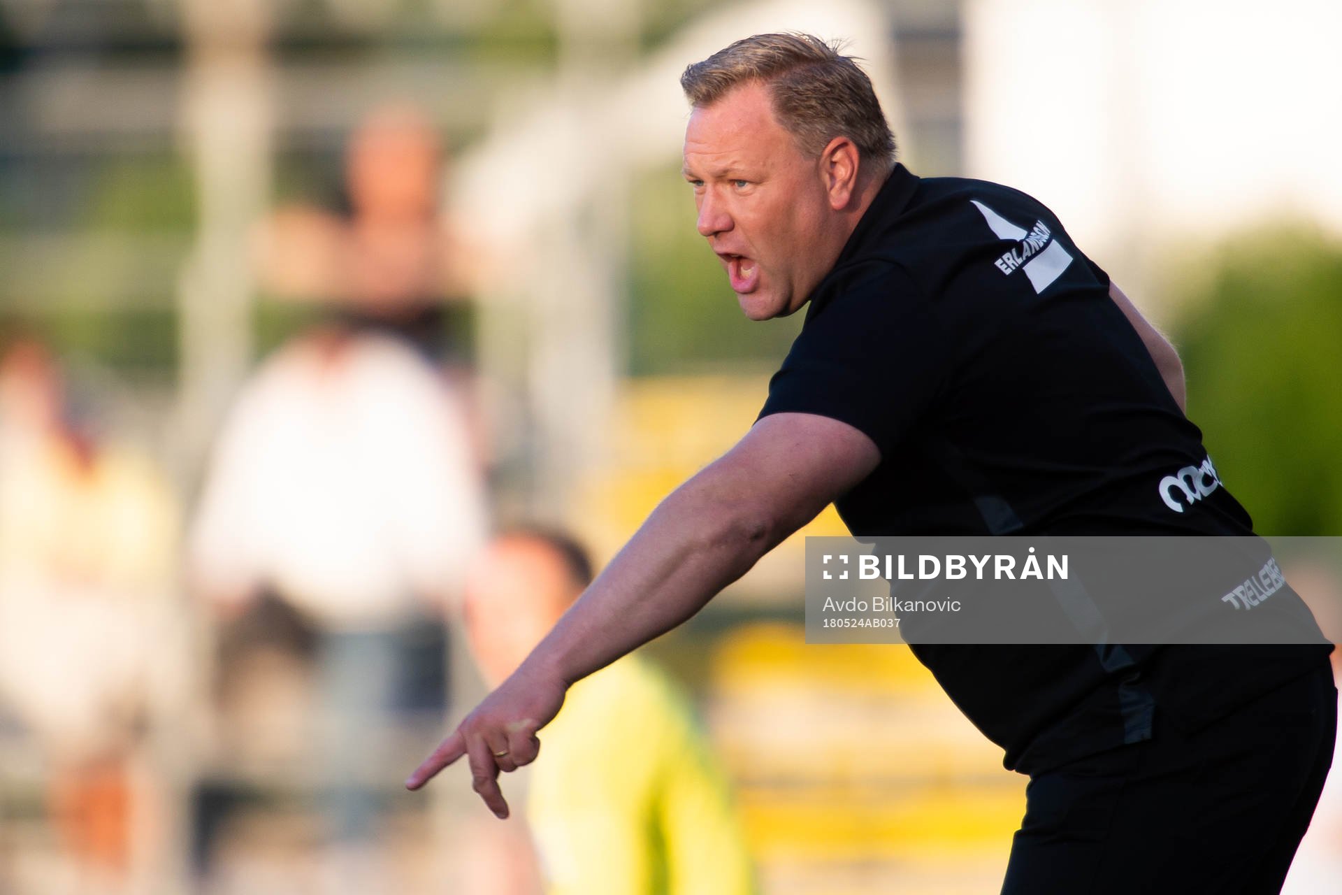 Trelleborgs tränare Patrick Winqvist agerar