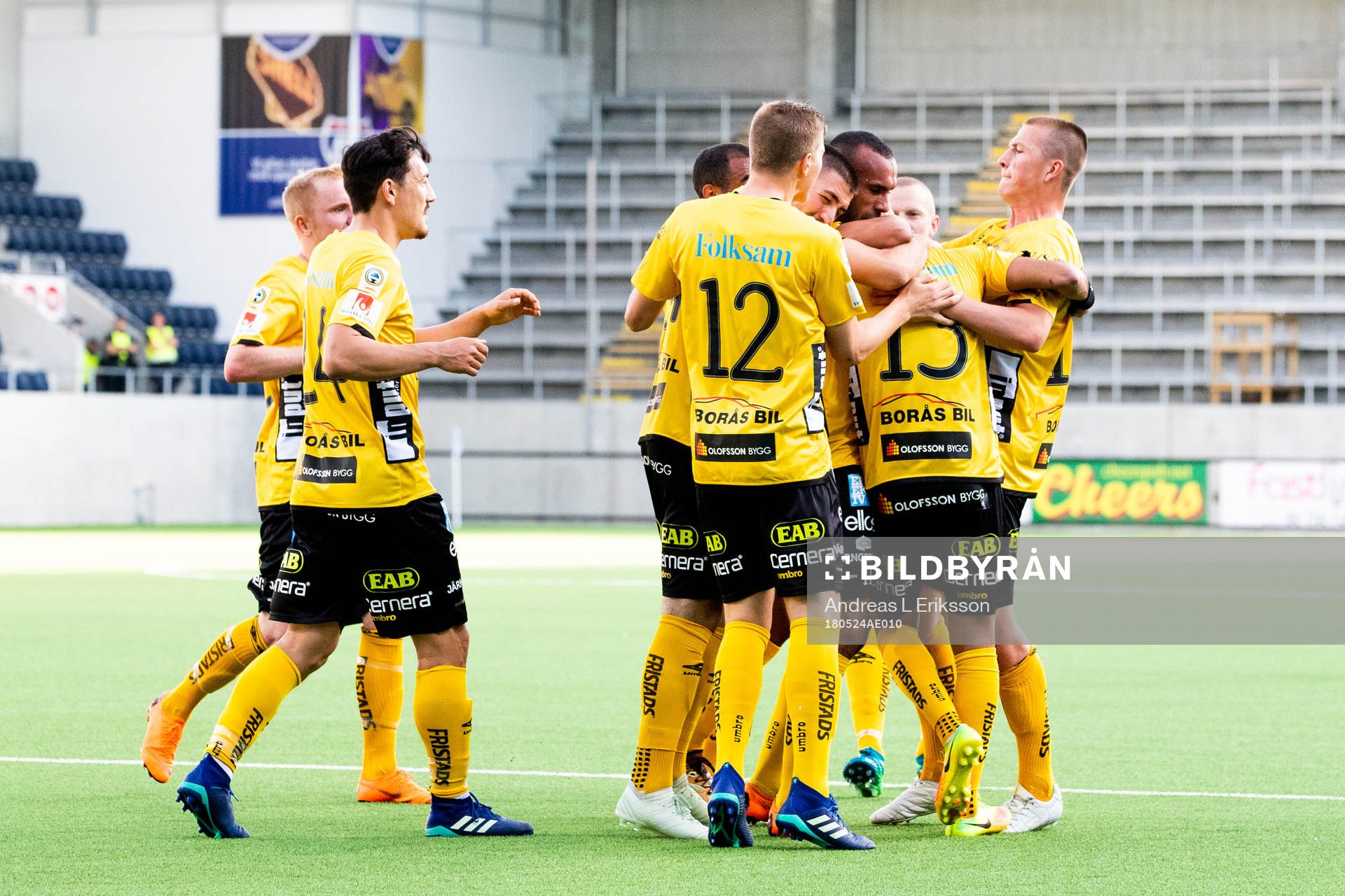 Elfsborgs spelare jublar efter att Issam Jebali har gjort 0-1 under fotbollsmatchen i Allsvenskan mellan Dalkurd och Elfsborg den 24 maj 2018 i Gävle.