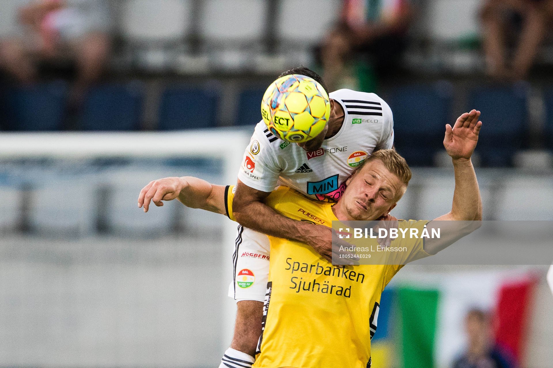 Dalkurds Rewan Amin i en nickduell med Elfsborgs Per Frick